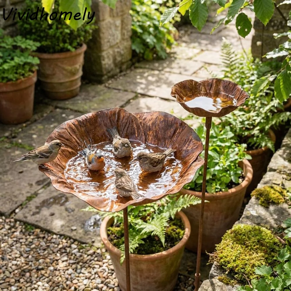 Blumenförmiges Metall-Vogelbad Eisenkunst Handgefertigtes Garten-Vogelbad Rostbeständige Vintage-Bienen-Wasserstation