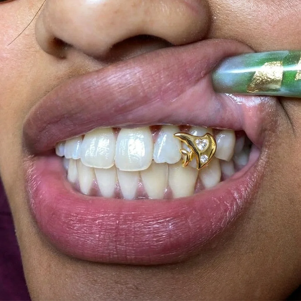 

Personalized Love-Shaped Zirconia Braces, Cute Fairy Tooth Jewelry, Fashionable Dental Accessories, Versatile Braces
