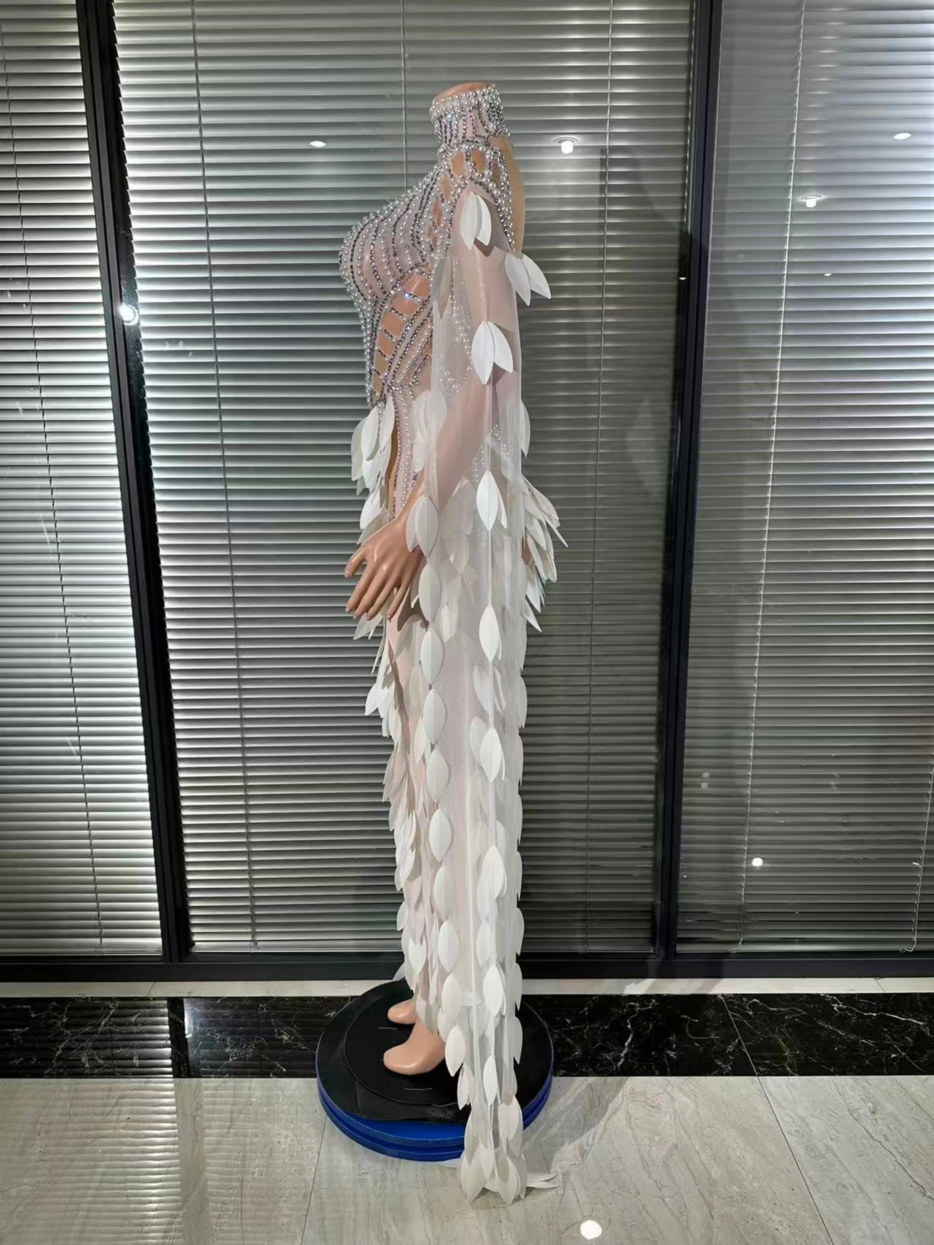 Saia Clássica de Tule Branco em Camadas para Apresentações em Tapetes Vermelhos, Festa Noturna, Vestido Elegante com Decote Coração e Cristais