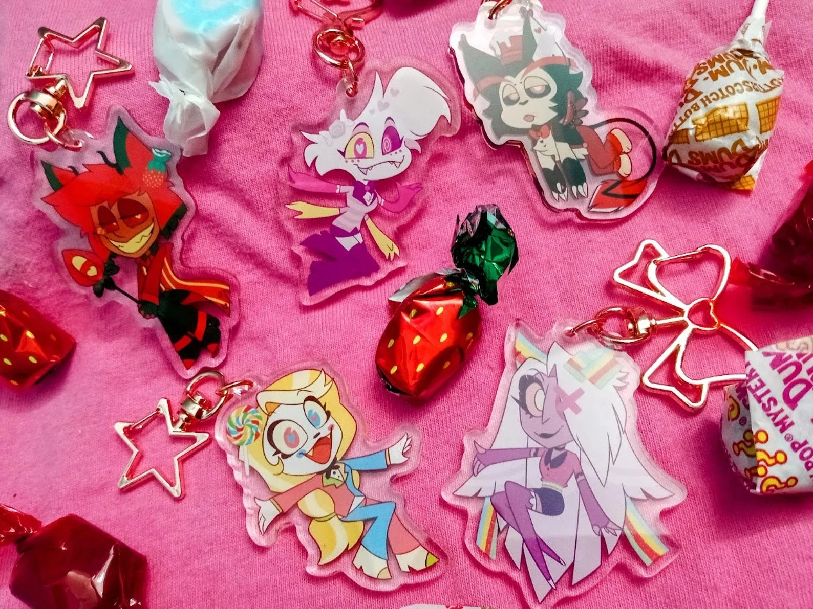 

Брелок из переработанного акрила для рюкзака Hazbin Hotel с персонажами Чарли, Аластором, Вагги, парный кулон, аниме-аксессуар, подарок