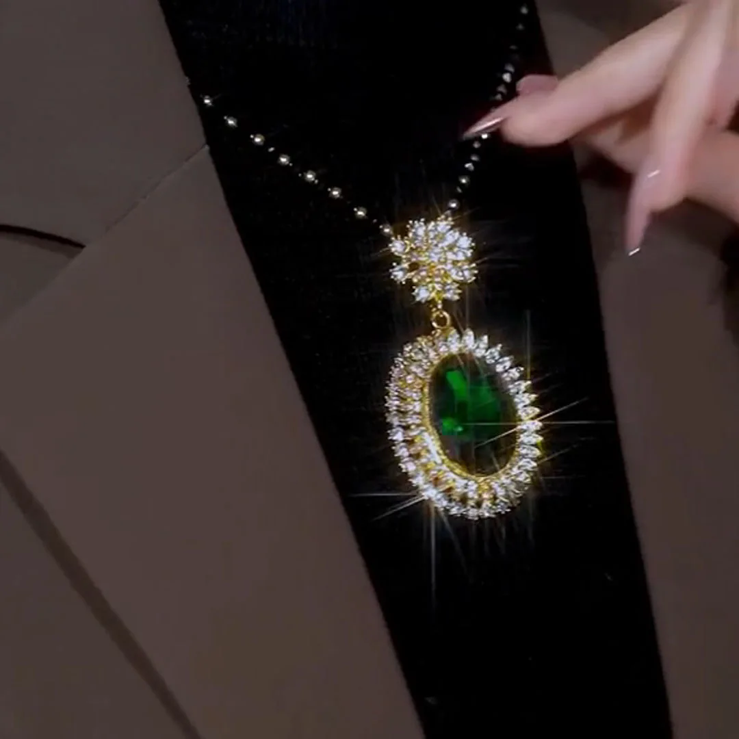 Vintage Emerald Round Oval Sweater Chain Black Beads Long Chain Necklace Women\'s All-match Clothes Pendant Accessories