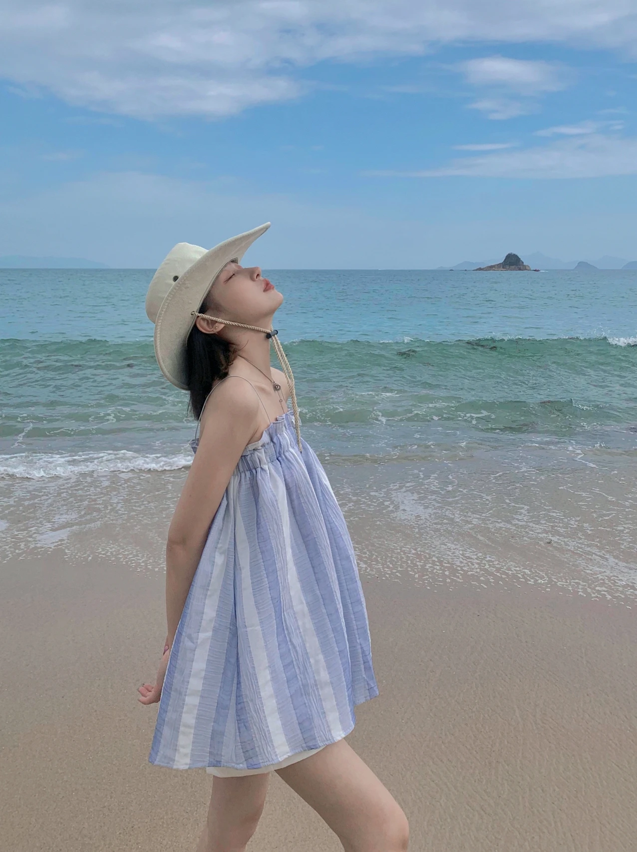 Haikou Sanya vêtements de voyage vêtements d'extérieur pour femmes haut court à bretelles conception amincissante Sensation plage Vaion Anti-âge