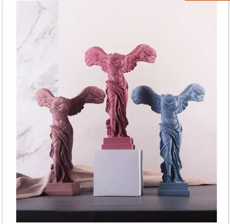 European Retro Plaster Statue Victory Goddess Resin Ornaments Artwork Home Livingroom Tabke Figurines Crafts Office Decoration