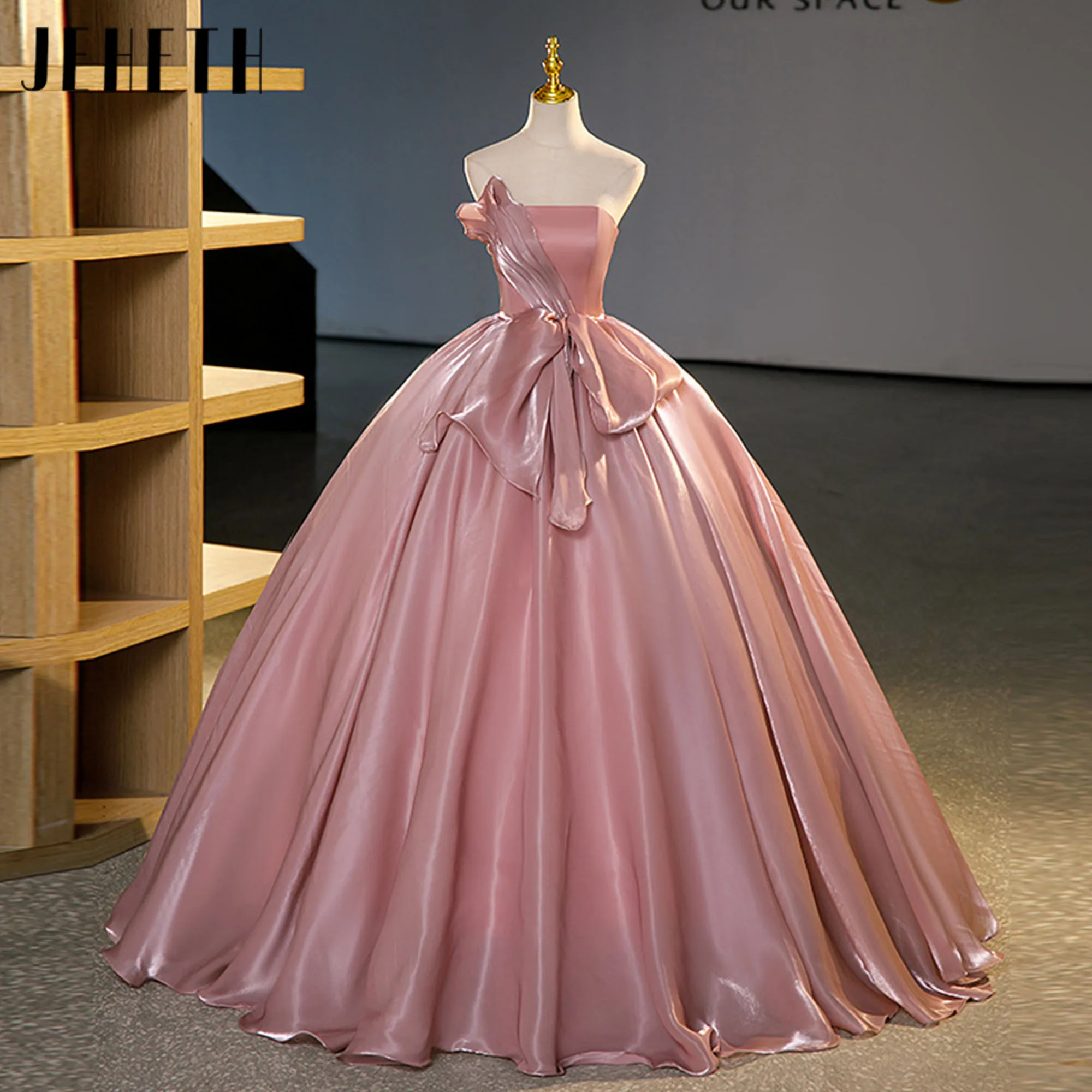 

Ball Gown Pink Satin Quinceanera Dresses New Strapless Sleeveless Evening Dress Bow Lace Up Simple Floor Length Prom Gowns