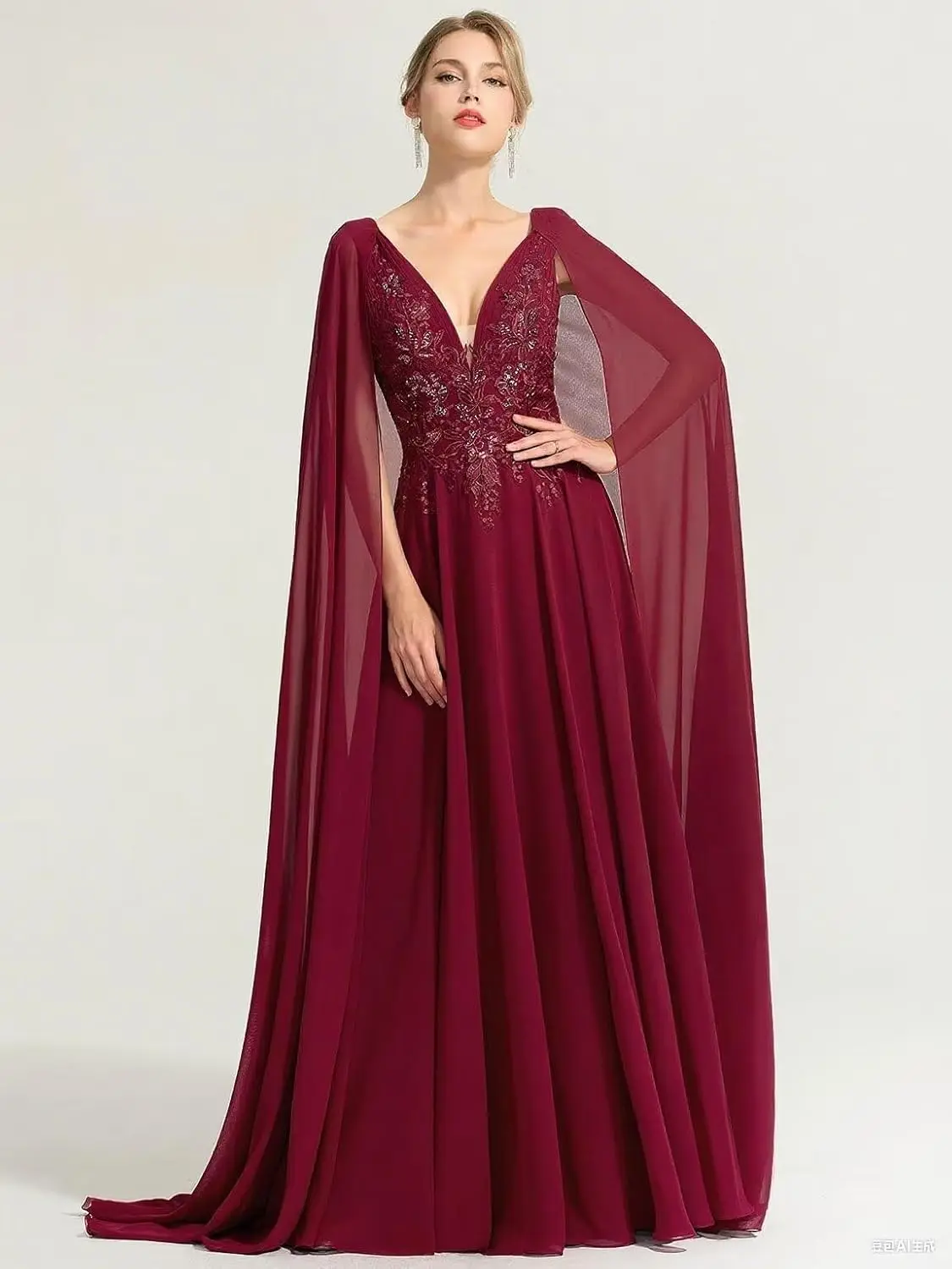 

Женское бордовое шифоновое вечернее платье с накидкой на рукавах, кружевными аппликациями и открытой спиной для официальных мероприятий