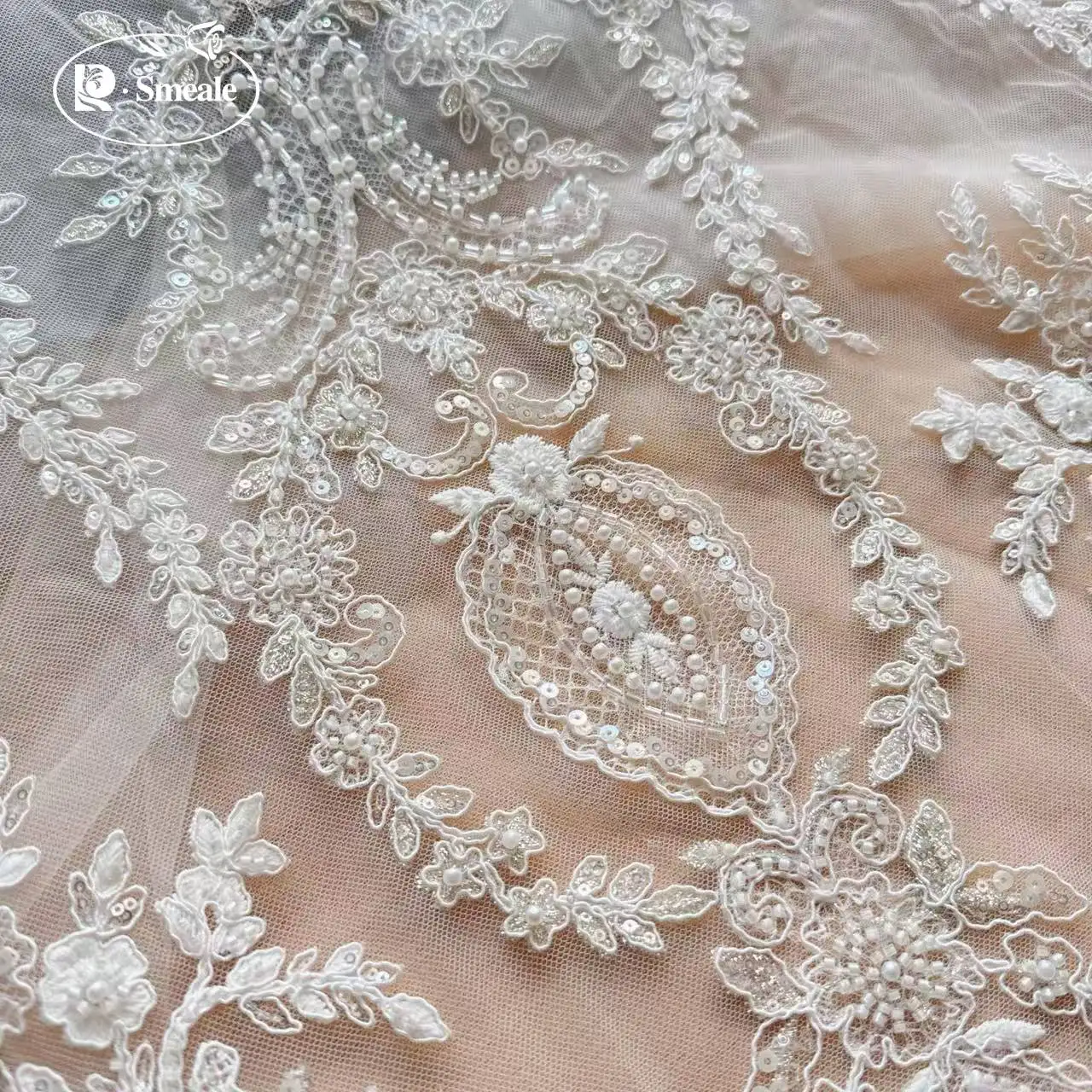 Europäischer Luxus-Stil Hochzeitskleid mit Seil-Stickerei, Perlen und Pailletten, Fortschrittliche Maßanfertigung, 3D Brautspitzenstoff – Detail 3