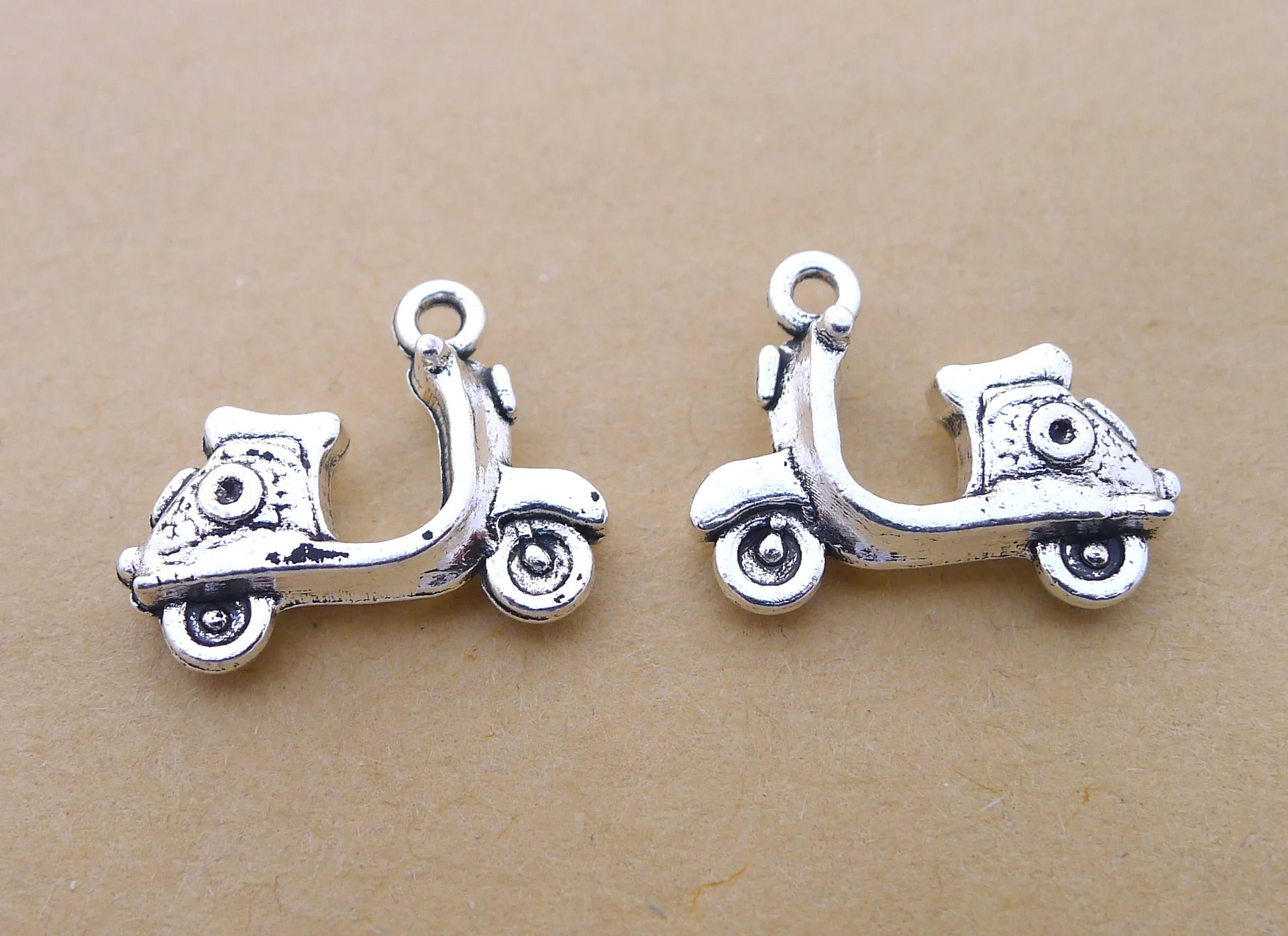 15pcs 20x15mm Alloy Charm Motorcycle Scooter Autocycle Pendant Crafts H1276