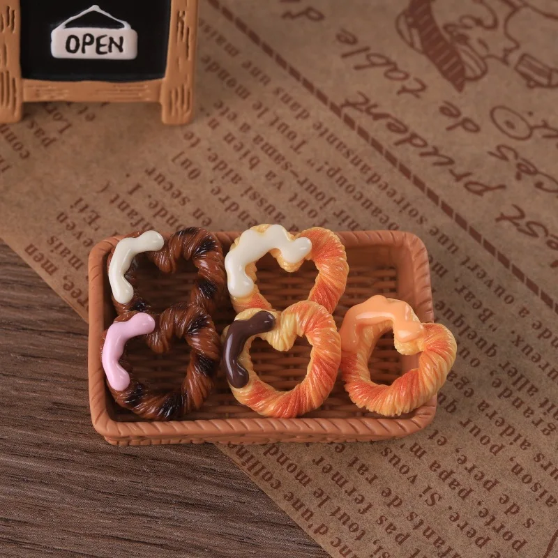 5pcs Dollhouse Donut Heart Shaped Mini Cream Donut Bread Model DIY Resin Food Toy Pendant Handmade Doll Accessories Decoration