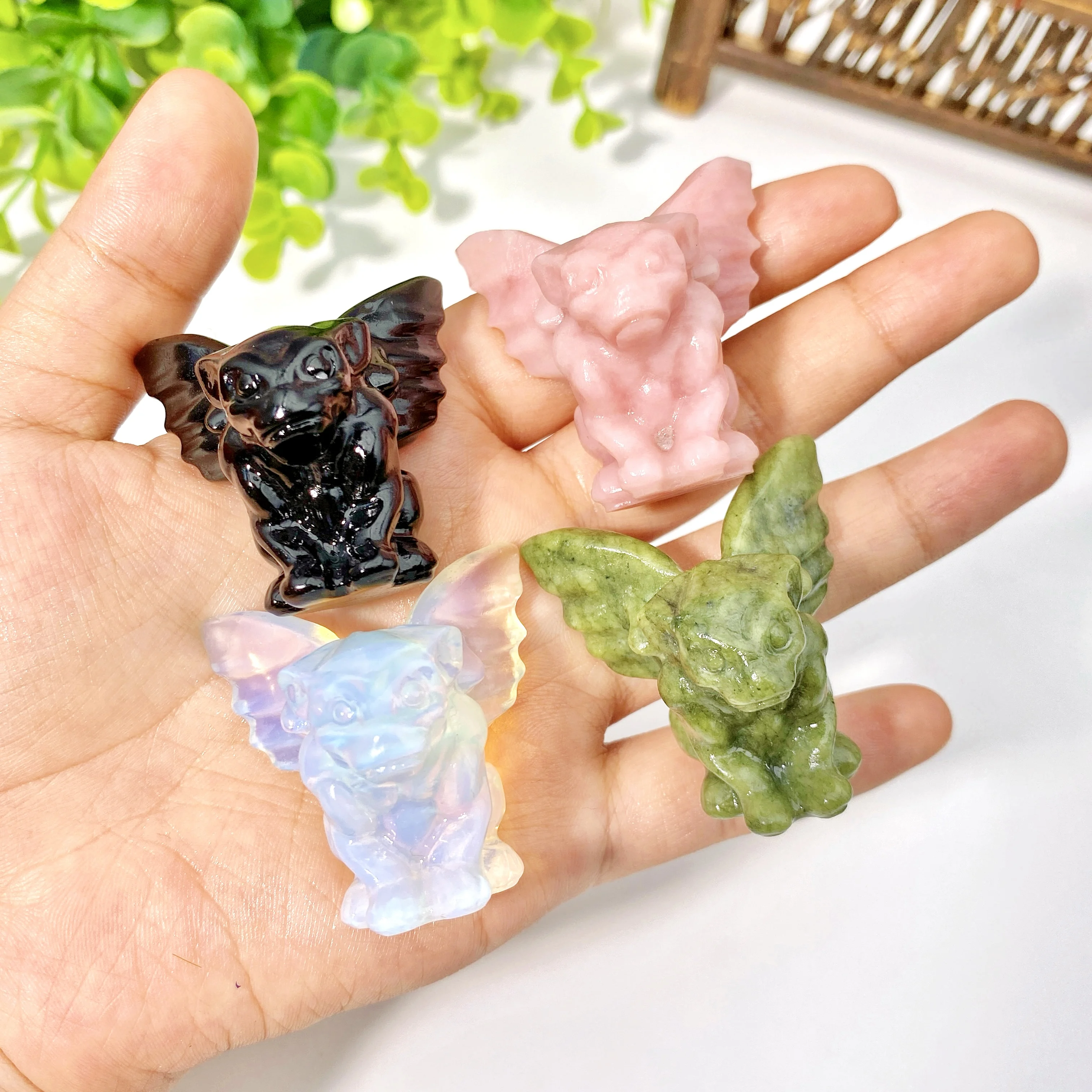Random 1PC High Quality Gargoyle Carving Decoration Natural Crystal Raw Stone, Birthday Gift, Scene Decoration.
