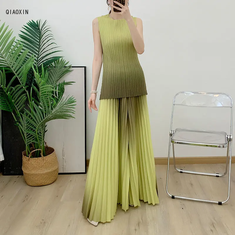 

2023 Summer Pleated Vest + Wide-leg Pants Gradient Suit Women's New Foreign Style Sleeveless Two-piece Set Loose Plus