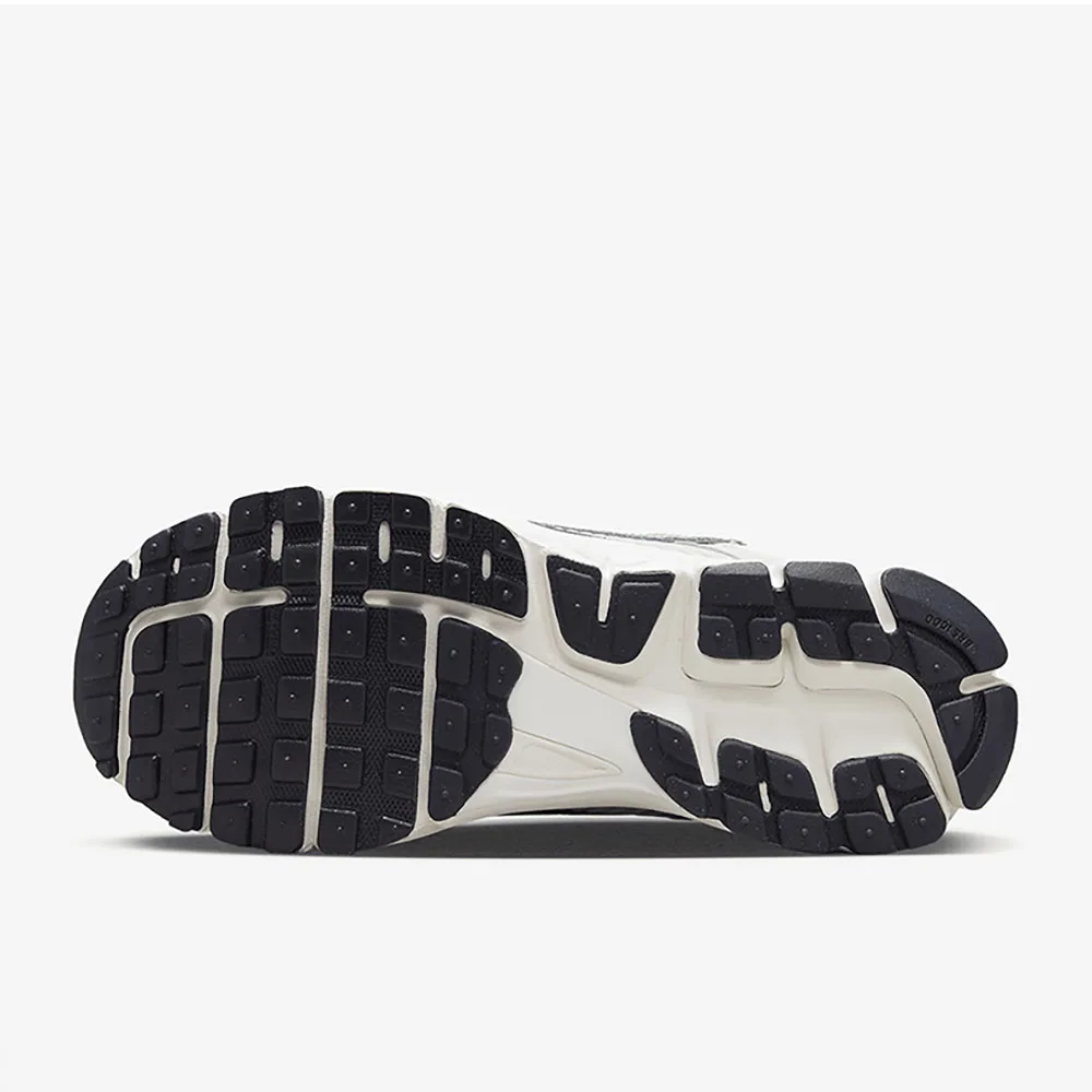 Nike Air Zoom Vomero 5 أحذية رياضية متينة قابلة للتنفس منخفضة الجودة للتدريب غير الرسمي وركاب المدينة احذية الجري للنساء FD0884-025