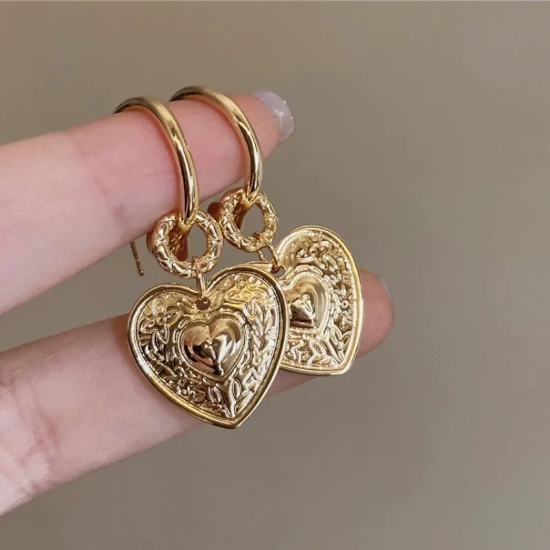 XIALUOKE Vintage Sculpted Pattern Heart Pendant Earrings Women European American Style Personality Dangle Earrings Party Jewelry