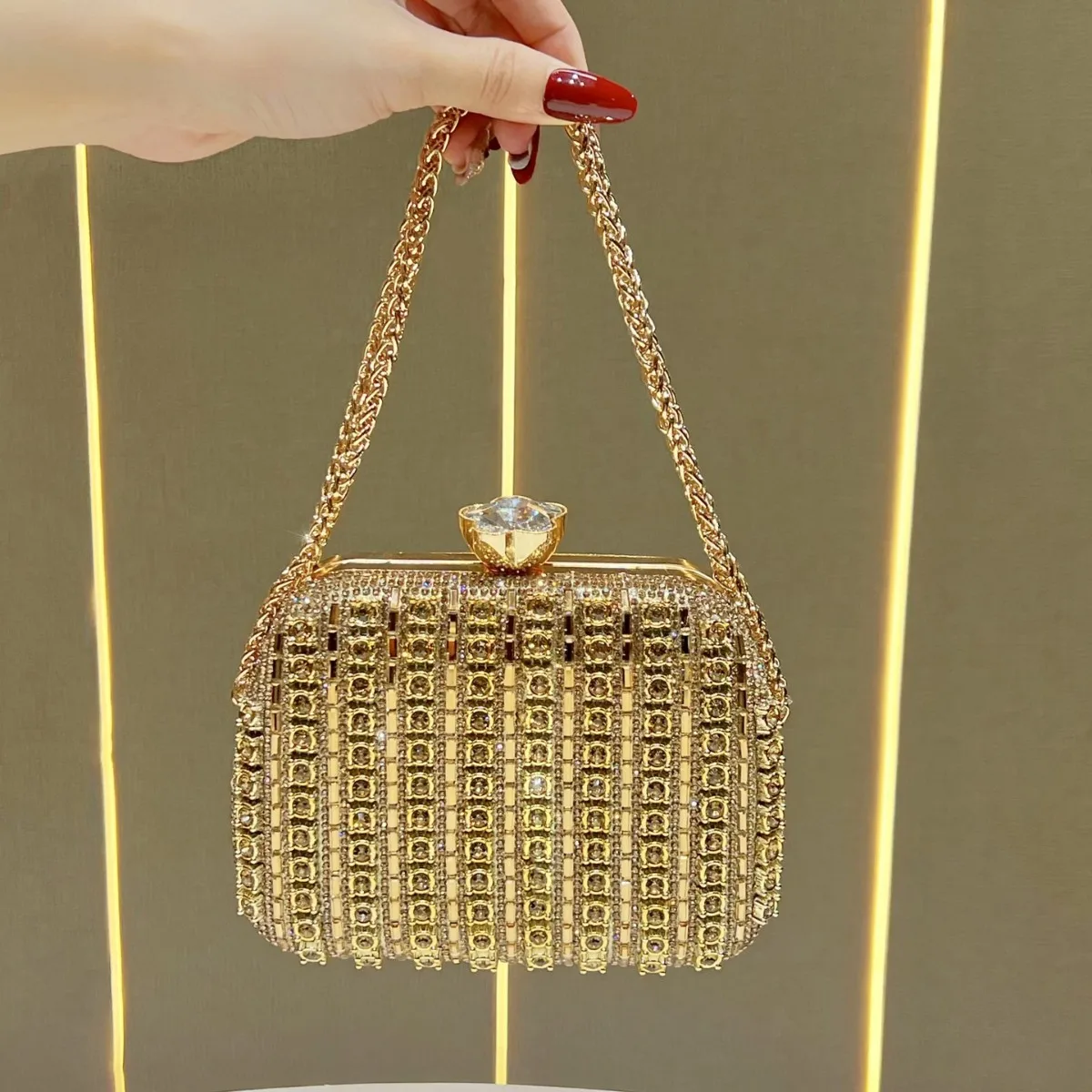 New fashionable portable small bag exquisite rhinestone chain small bag niche versatile messenger high-end dinner women's bag