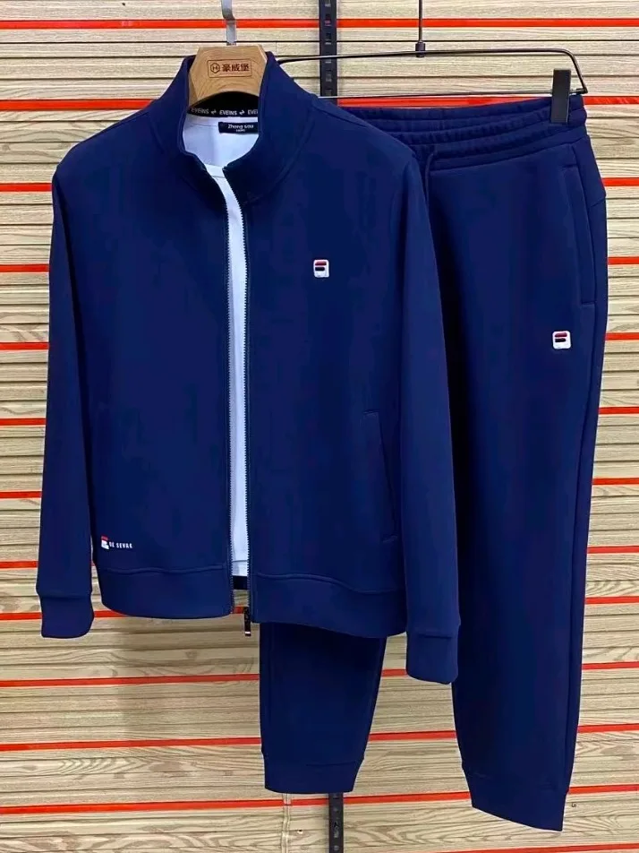 

Высококачественный повседневный спортивный костюм для мужчин: осенний новый комплект из двух предметов — модный и стильный молодежный костюм с длинным рукавом и воротником-стойкой.