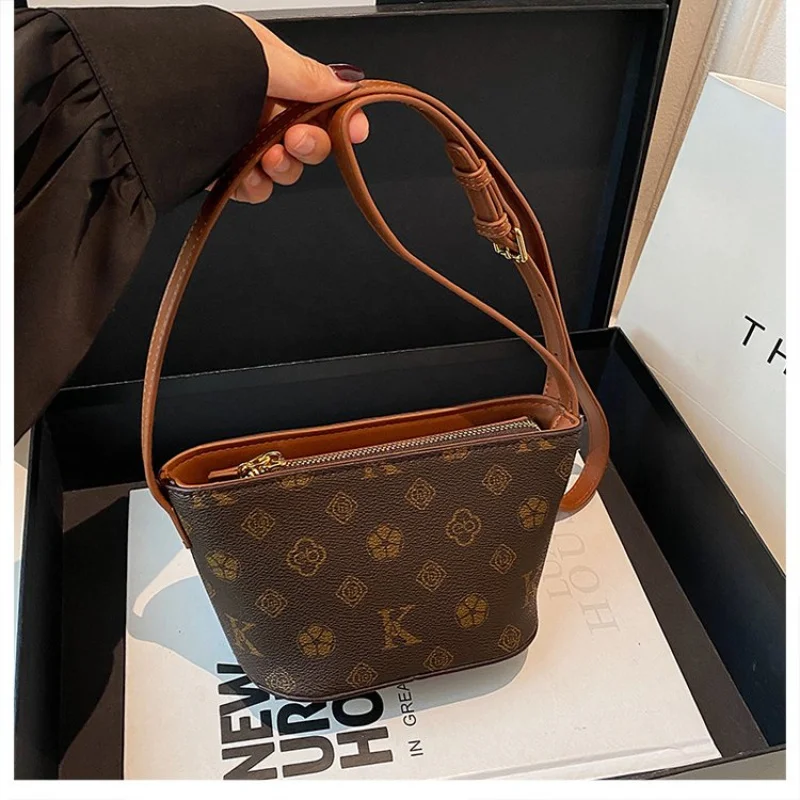 

Fashion-Forward Ladies Messenger Bag Genuine Leather Crossbody Shoulder Handbag Waterproof Tote Purse