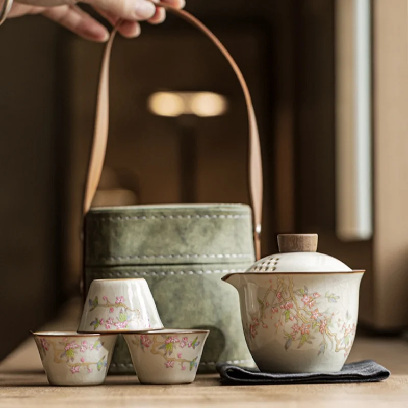 

Бежевый Ru Kiln Дорожный чайный сервиз Peach Blossom Быстрая чашка для клиентов Один горшок Три чашки Керамический уличный автомобильный портативный чайный сервиз кунг-фу