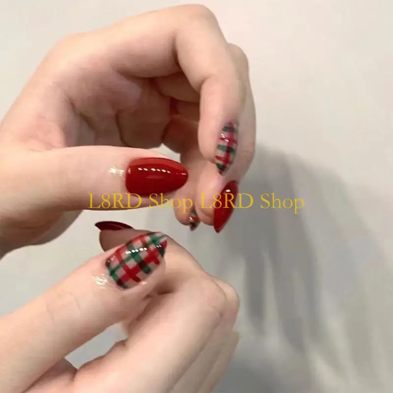 

L8RD 30Pcs Christmas Press on Almond Fake Glossy Winter Design False