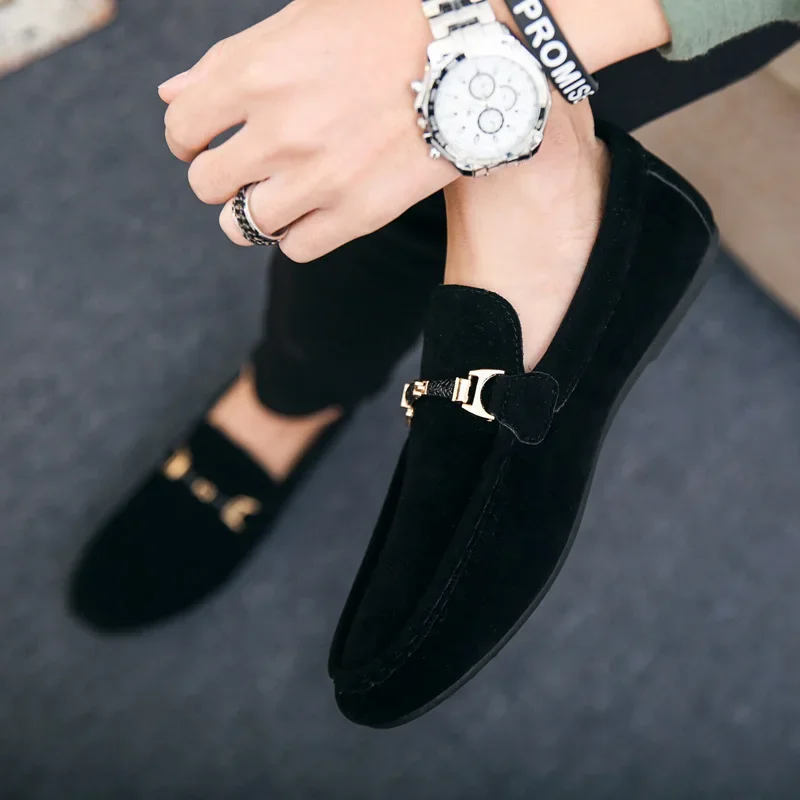 ผู้ชายรองเท้าสบายๆสีแดงLoafers Cleatรองเท้าโลหะTrim AdultoขับรถMoccasinนุ่มสบายรองเท้าสบายๆผู้ชายรองเท้าผ้าใบแฟลต