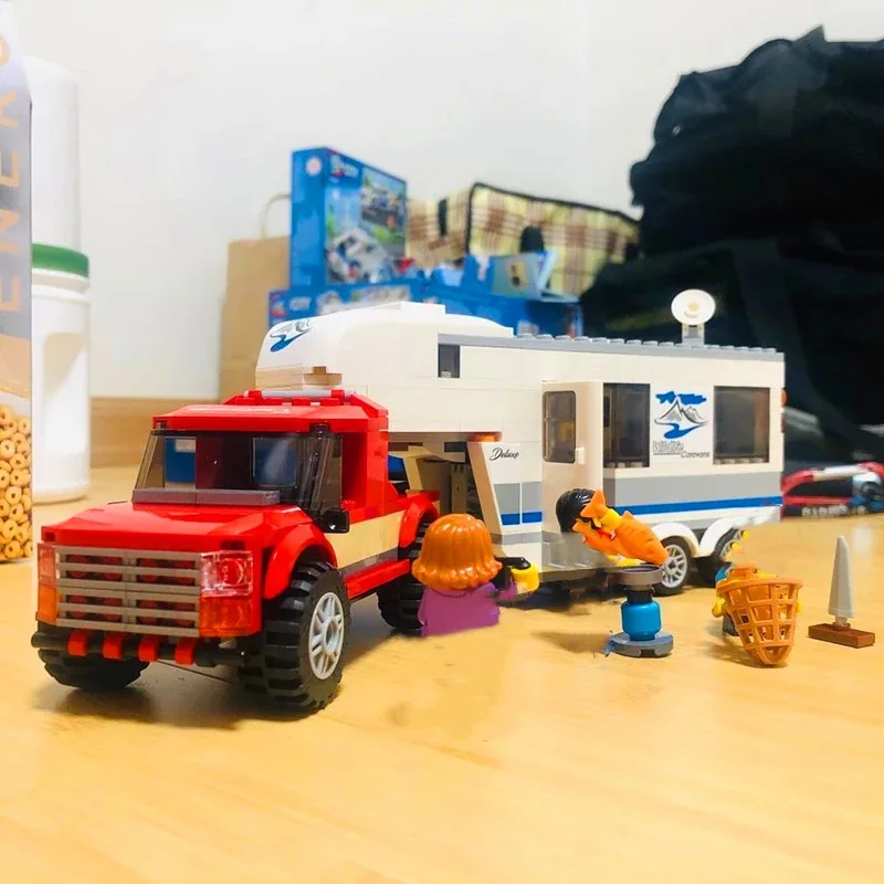 シティシリーズ 60182 ピックアップキャラバン車ビルディングブロックレンガ親子キャンプ RV おもちゃ子供のためのクリスマスギフト屋外