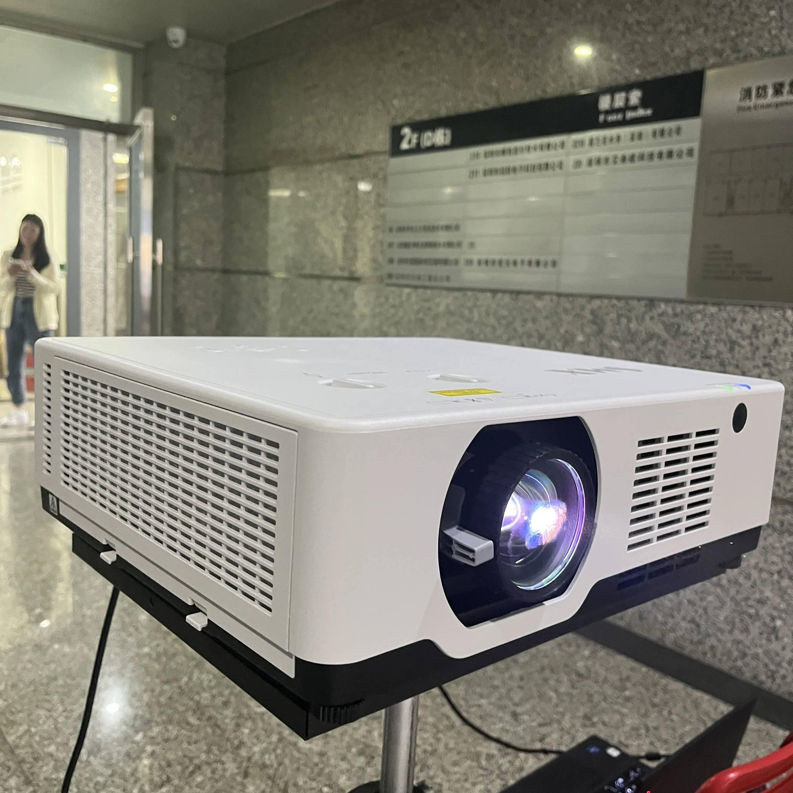 360 degree Projection Large Venue 3D Mapping projecteur 6500-Lumen  3LCD Laser 4K Projector