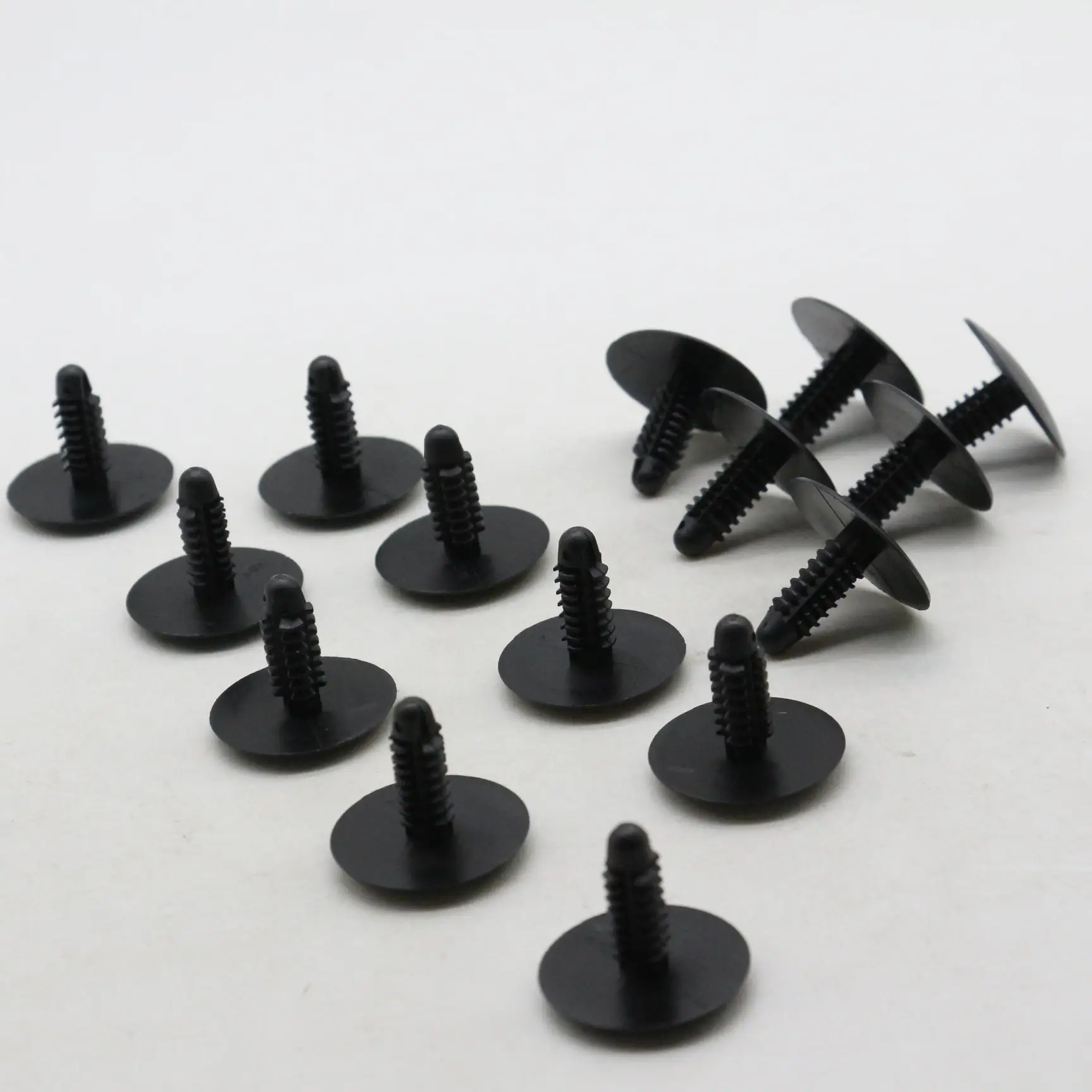 

15 Pcs Fascia Retainer Clips Push Pin Fastener For Chrysler 1985-2025 For Dodge 1985-2025 For Nissan 1985-2025 Nylon Black