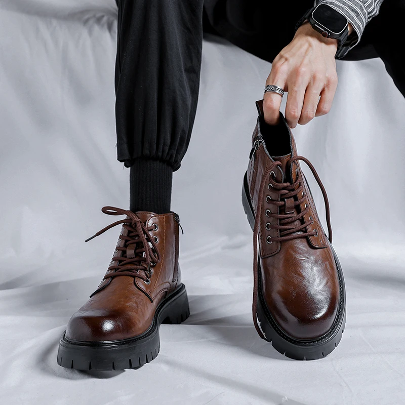 Bota de couro estilo britânico masculina, sola grossa, corte médio, renda para cima, macia, dedo do pé redondo, sapatos de vaqueiro, outono, primavera, novo