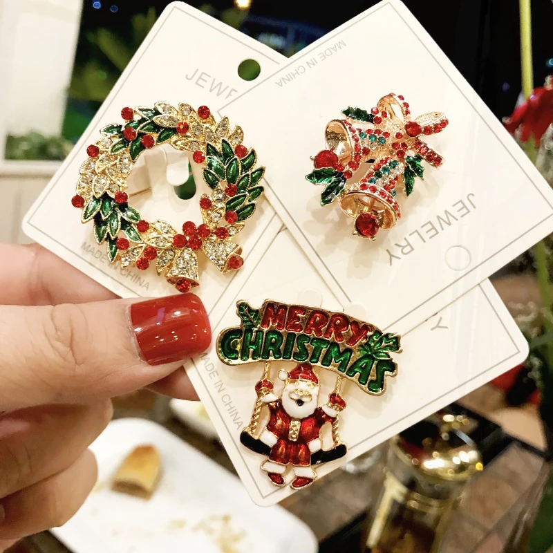 Broche de Metal para mujer, regalo de joyería de moda, decoración de Feliz Navidad, Pin de esmalte de Navidad, muñeco de nieve, corona de árbol de Santa Claus