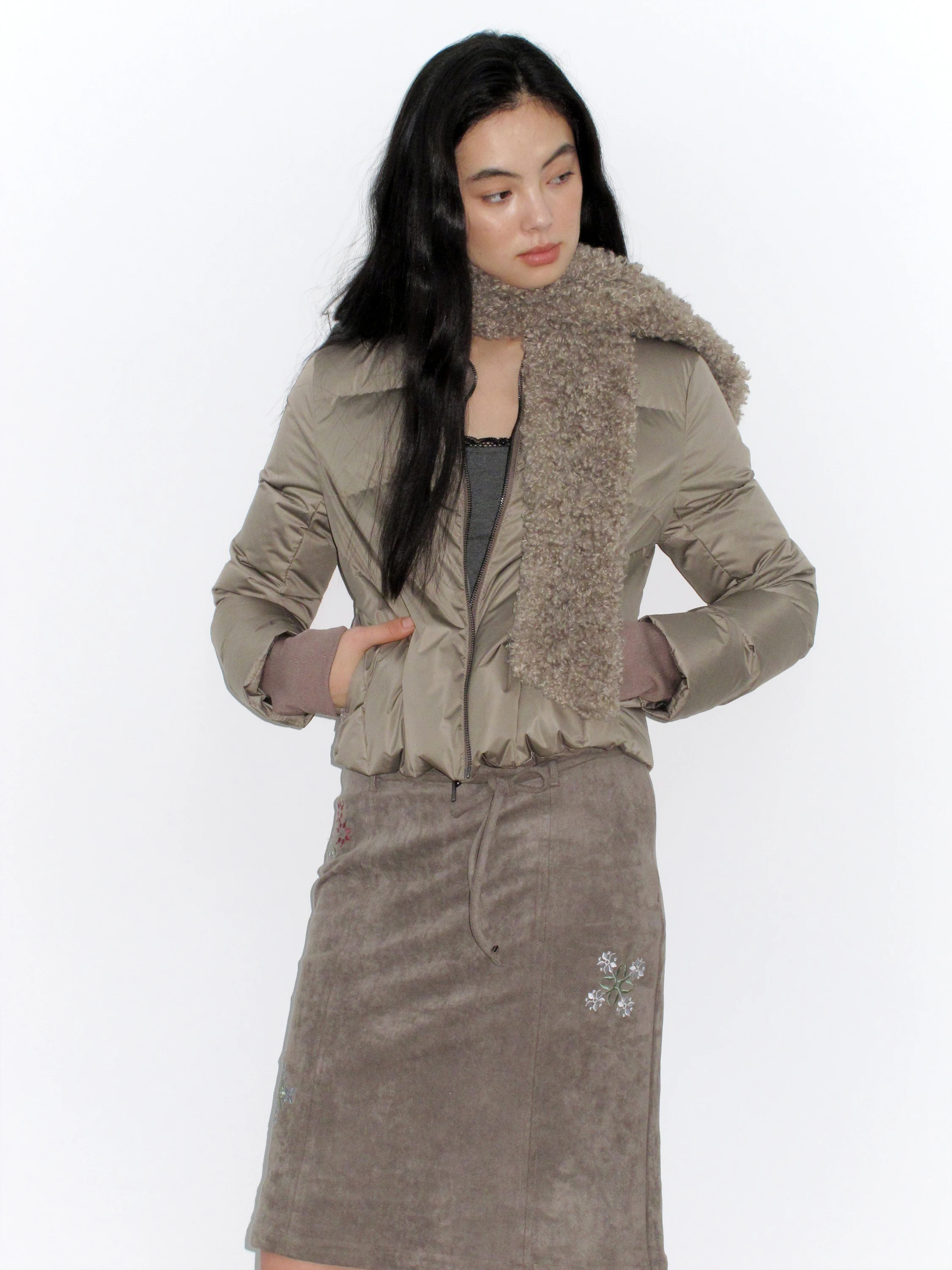 

Облегающая белая ду-пуховая куртка с воротником-стойкой, зимняя верхняя одежда с меховым шарфом, повседневная полиэфирная ткань