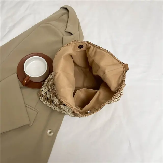 Bolso de paja tejida para verano y playa