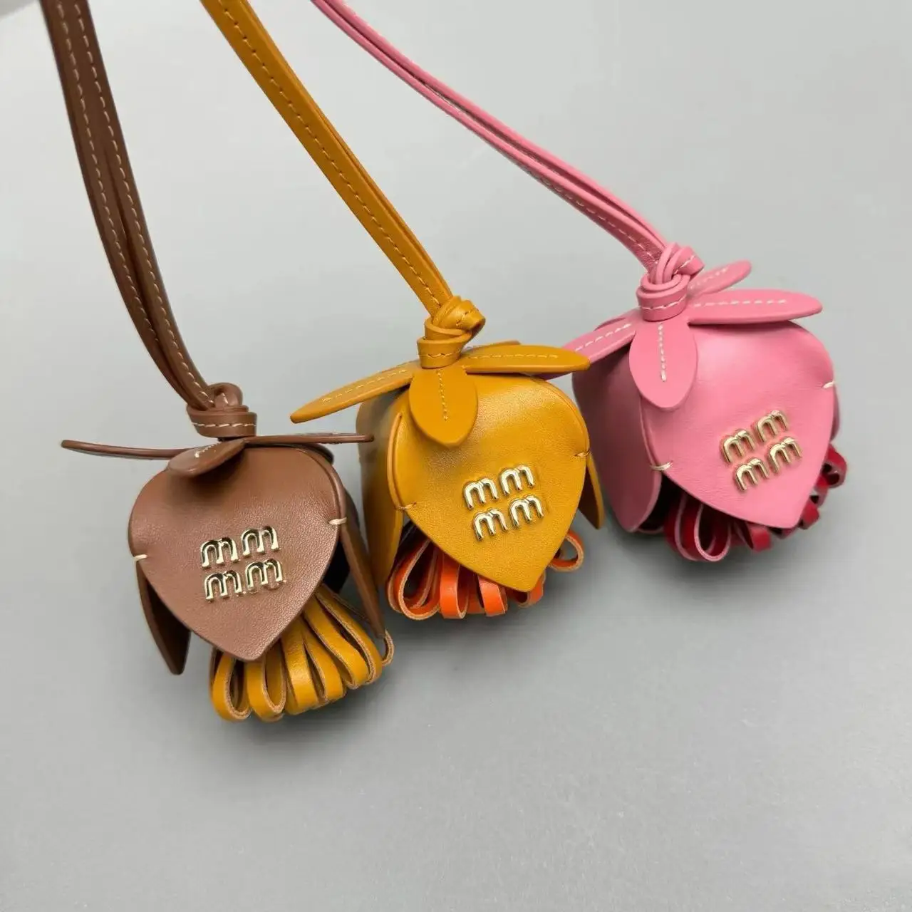 New French Flower Shaped Pendant Cowhide Leather Rope Metal Accessories Bag Pendant Hand Rope Gift Box Packaging Home Decoration