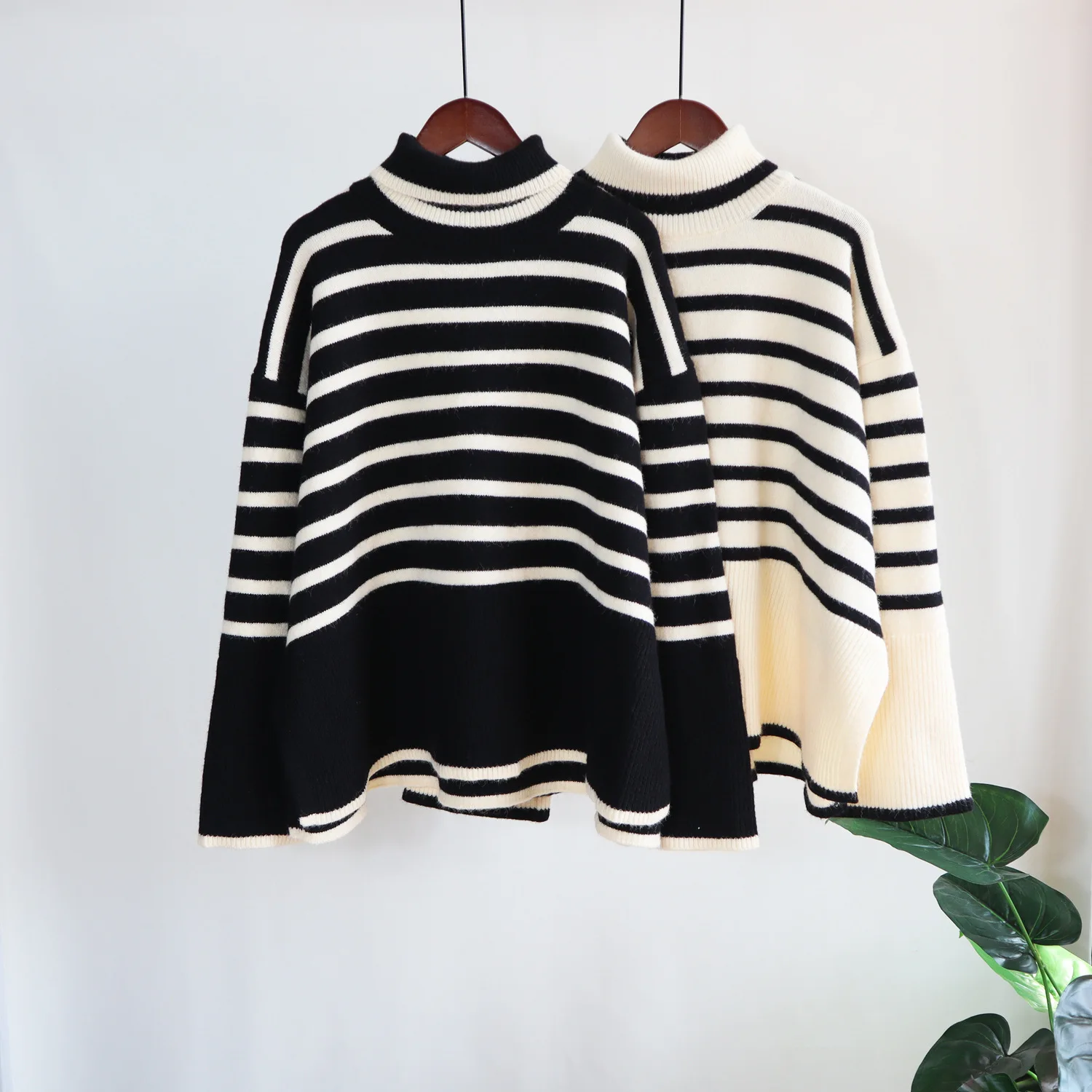 Women Casual Sweater Turtleneck Knitted Pullover sweater Black White Striped Pull Jumpers Side Split Knitted Tops Pull Femme