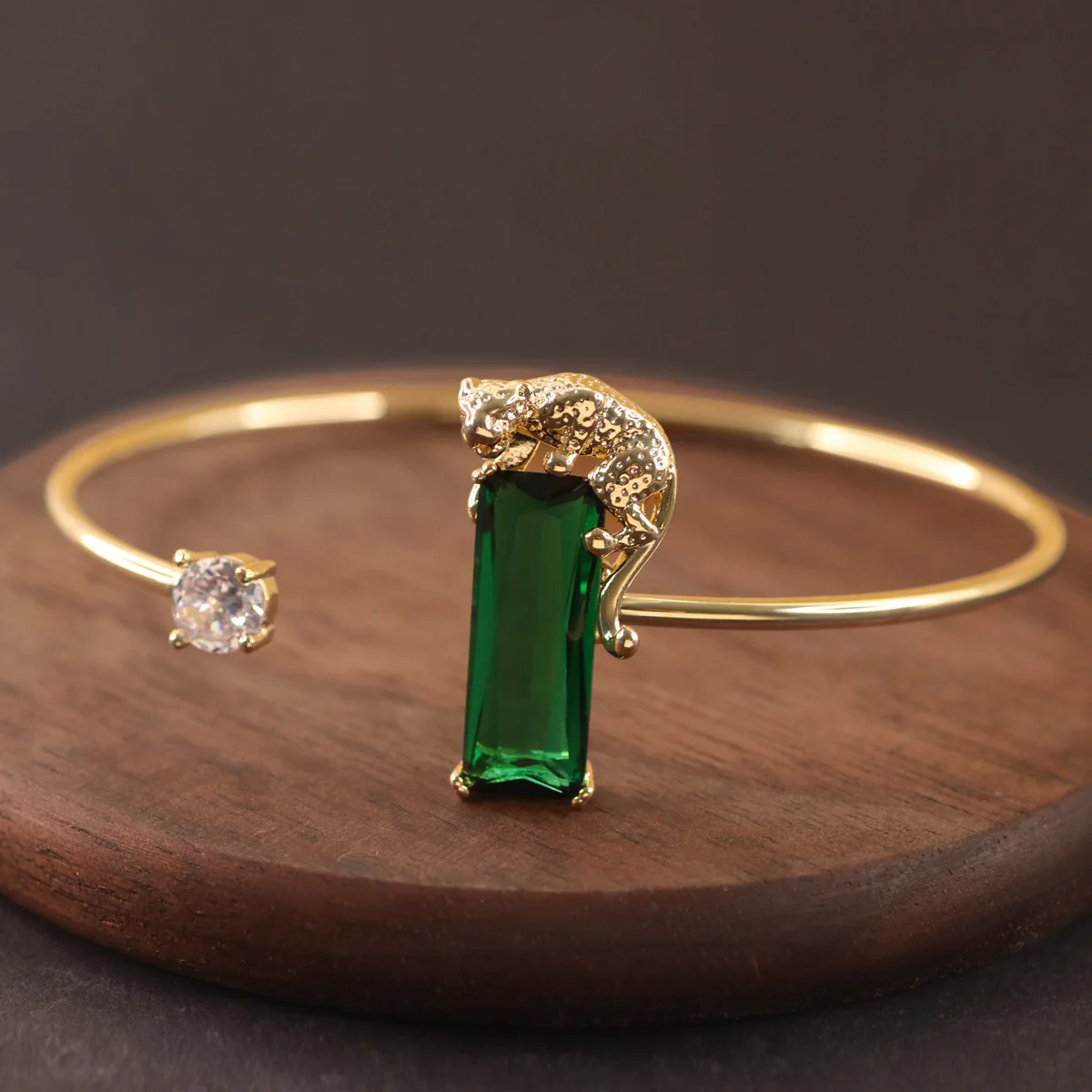 

New Fashion Light Luxury Gold Open Bracelet Green Zircon Bracelet Delicate Temperament Elegant Women Daily Jewellery Accessories