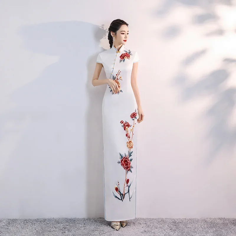 

Винтажное белое платье Cheongsam 2025, новое облегающее длинное платье Cheongsam с высоким разрезом, сценическое платье Cheongsam больших размеров