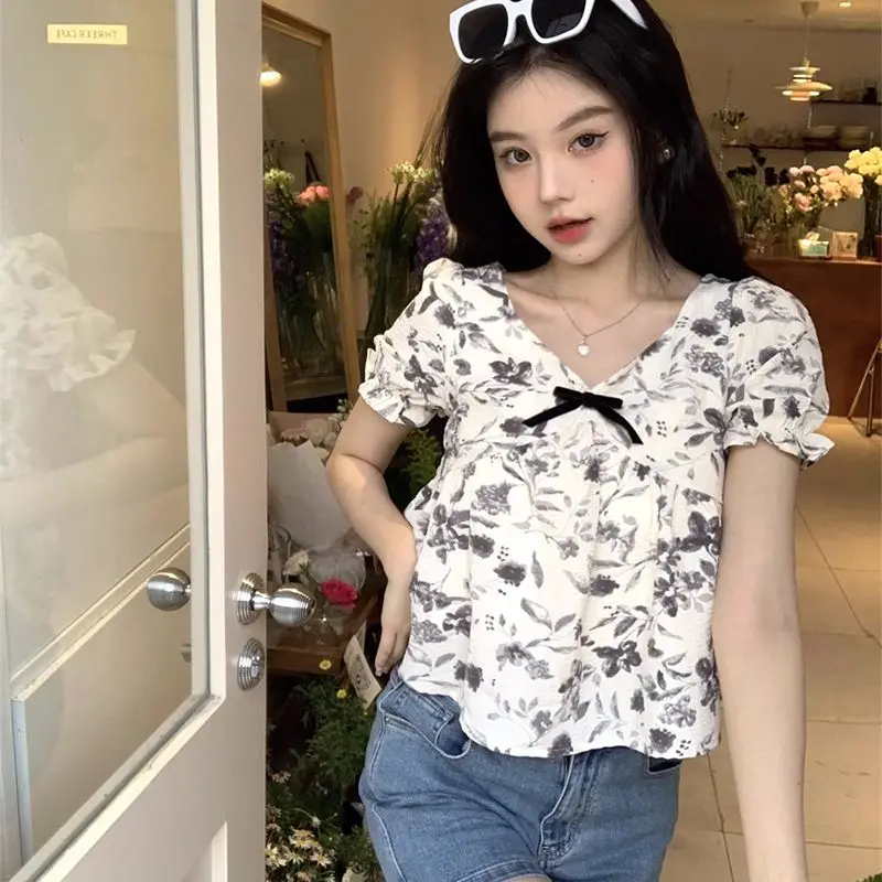 

Spring Chiffon Shirts Women Ruffle Trim V-neckline Lantern Sleeves For Elegant Daily Wear Or Office Workwear Looks Style