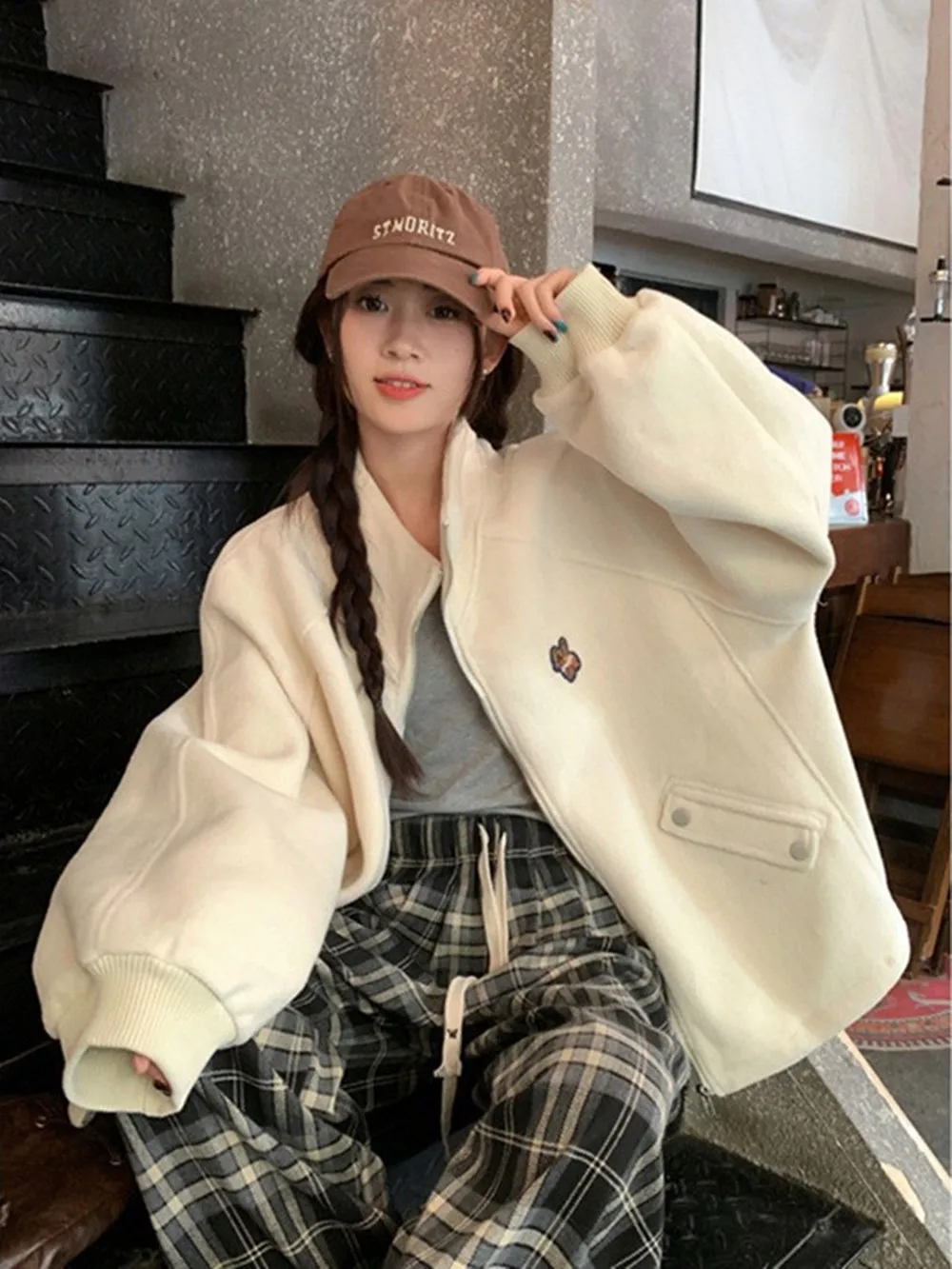 

Толстая куртка Off White для женщин, осень 2024, новая стильная свободная куртка с вышивкой в виде медведя и воротником-стойкой