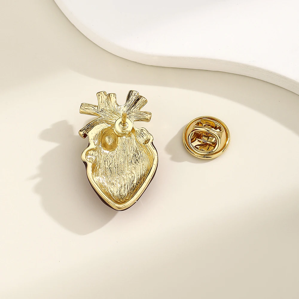 Hanresher الأحمر المينا القلب دبوس الطبية أمراض القلب تشريح بروش لعلم القلب معاطف للأطباء والممرضات شارة التلبيب مجوهرات هدايا