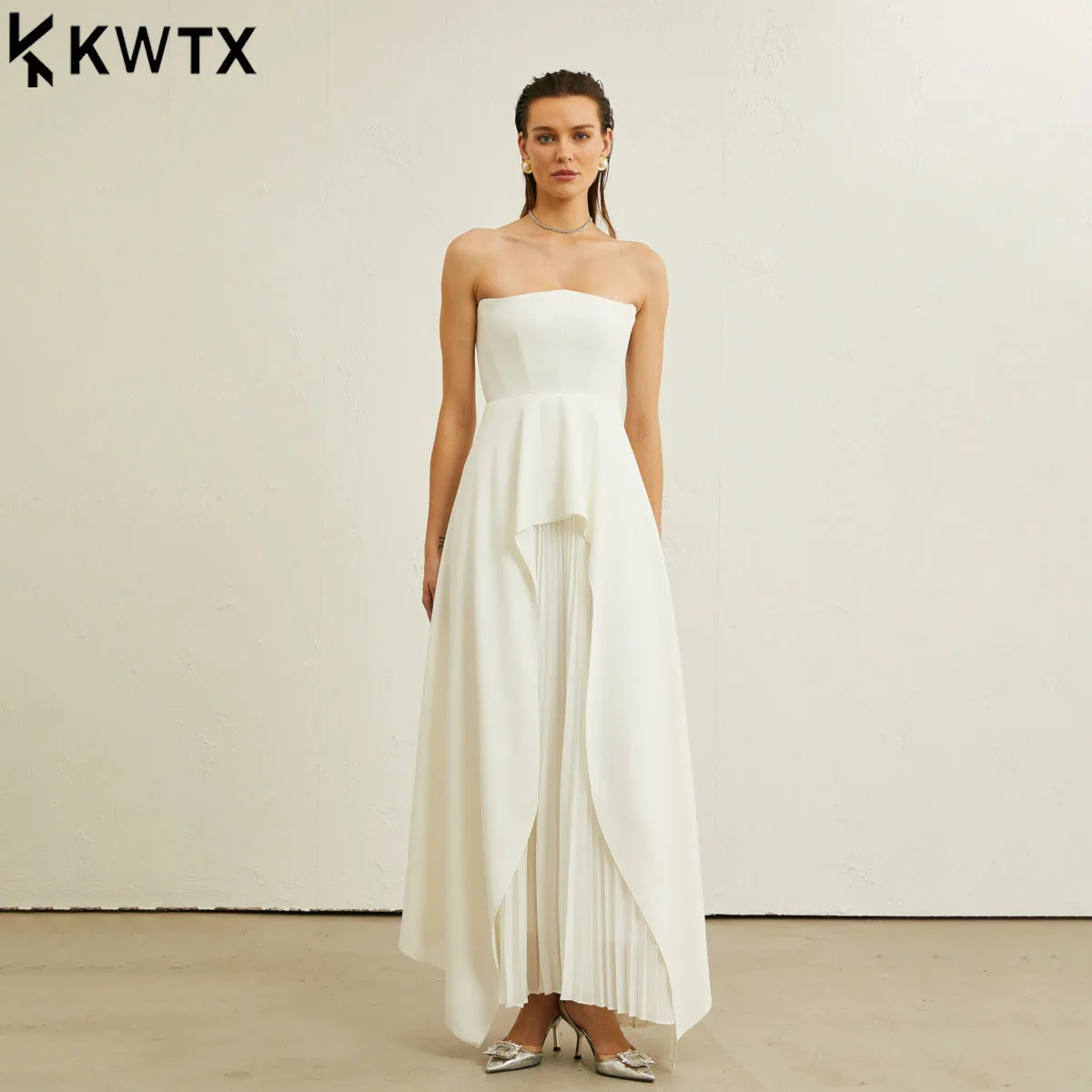 Sukienka damska bez ramiączek KWTX na imprezę, lato 2026, elegancka, asymetryczna, szykowna, do biura, wieczorowa, minimalistyczna, premium, street style