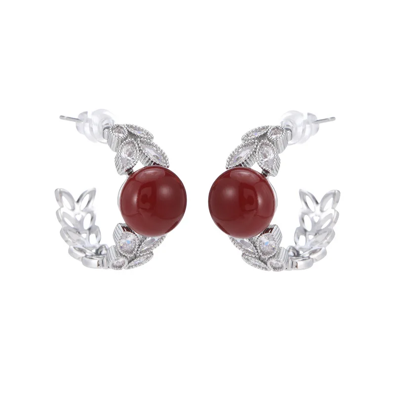 أقراط فاخرة وخفيفة ذات تصميم عصري وبسيط. جديد الخريف والشتاء خاتم اللؤلؤ الأحمر أقراط على شكل حرف C