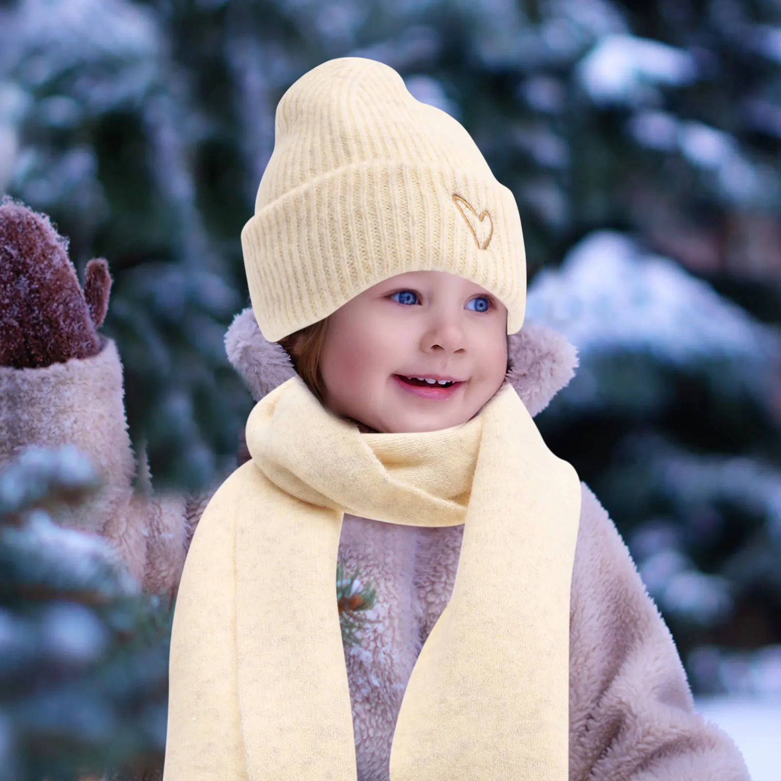 مجموعة واحدة من قبعة الشتاء الدافئة ووشاح مجموعة ديكور قلب مطرز رقيق مثالي للأيام الباردة قبعة دافئة