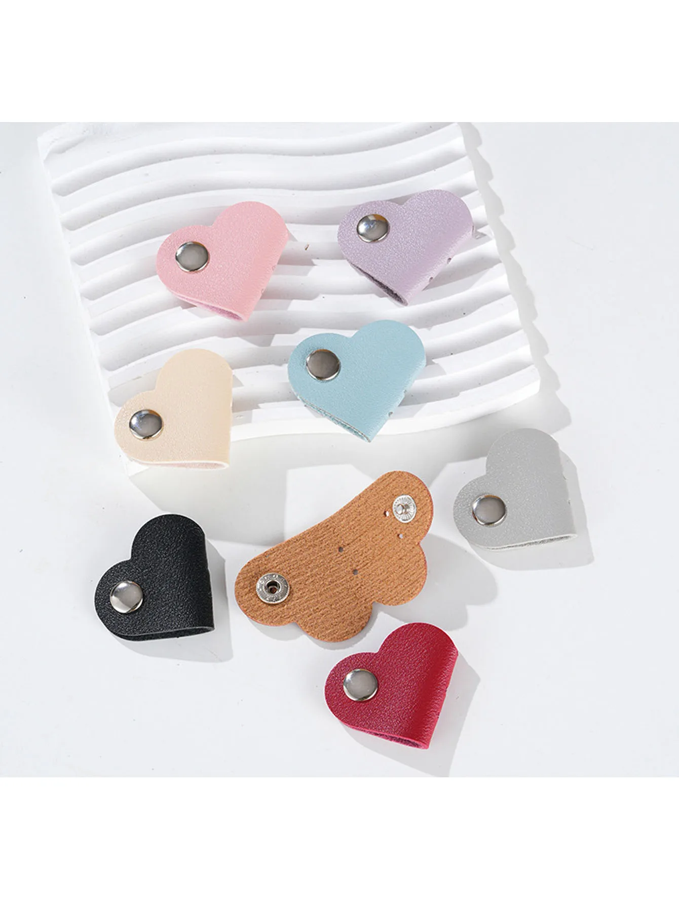 8PCS Heart-Shaped PU Cable Organizers in Random Colors, Magnetic & Self-Adhesive, for Earphone and Charging Cord Storage