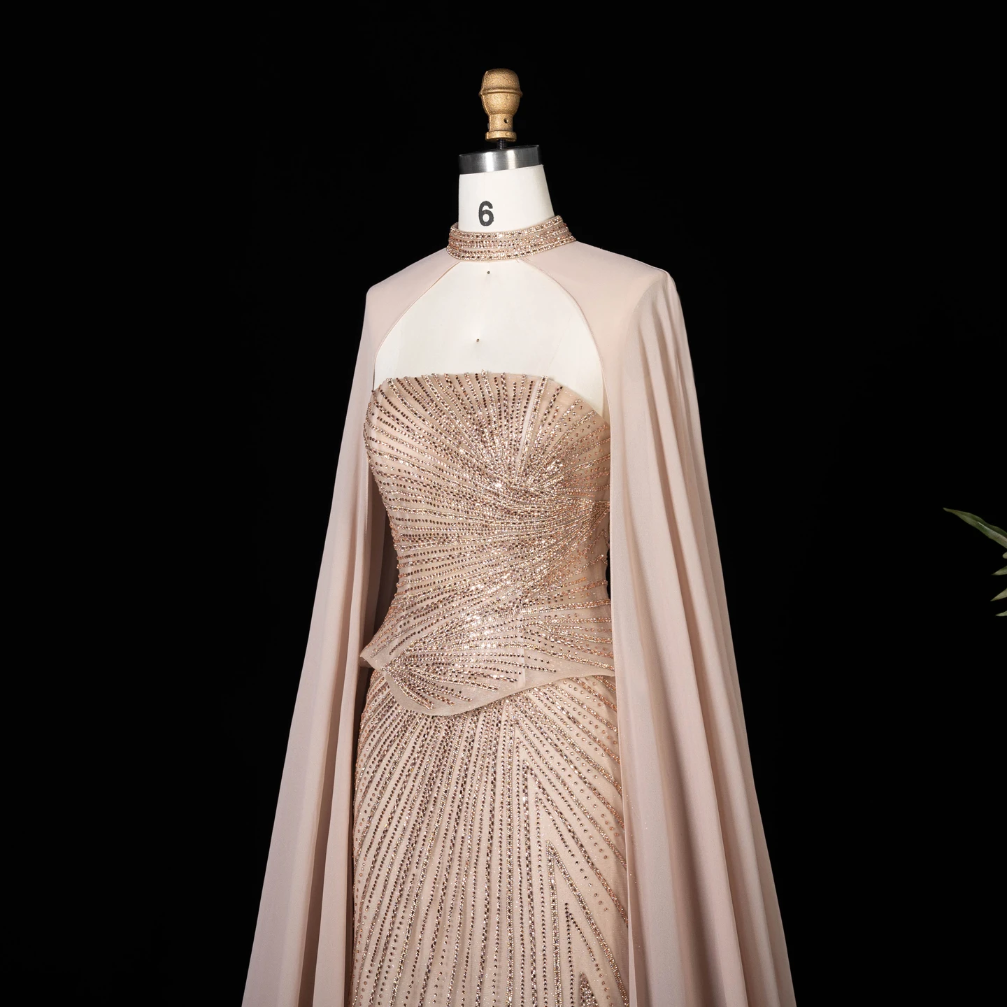 Sharon Said Luxuriöses lila Abendkleid, trägerlos, mit Kristallperlen, langer Chiffonumhang, Meerjungfrauen-Schnitt, formelles Abendkleid für besondere Anlässe, SS112 Custo – Detail 13
