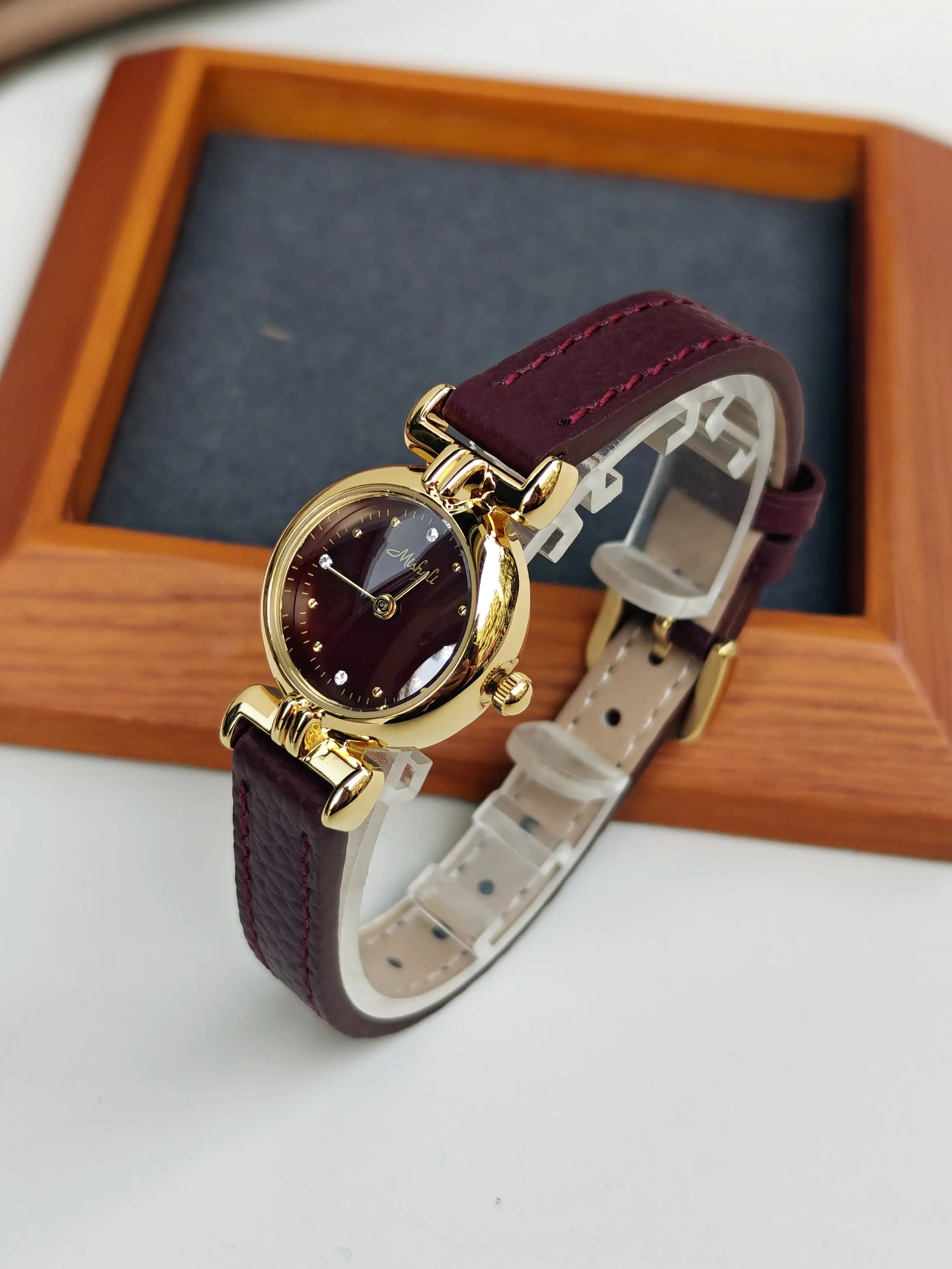 New Red, High-End, Stylish, And Minimalist Design Series Women'S Watch, A Perfect New Year'S Gift. Exquisite Ladies' Wristwatch.