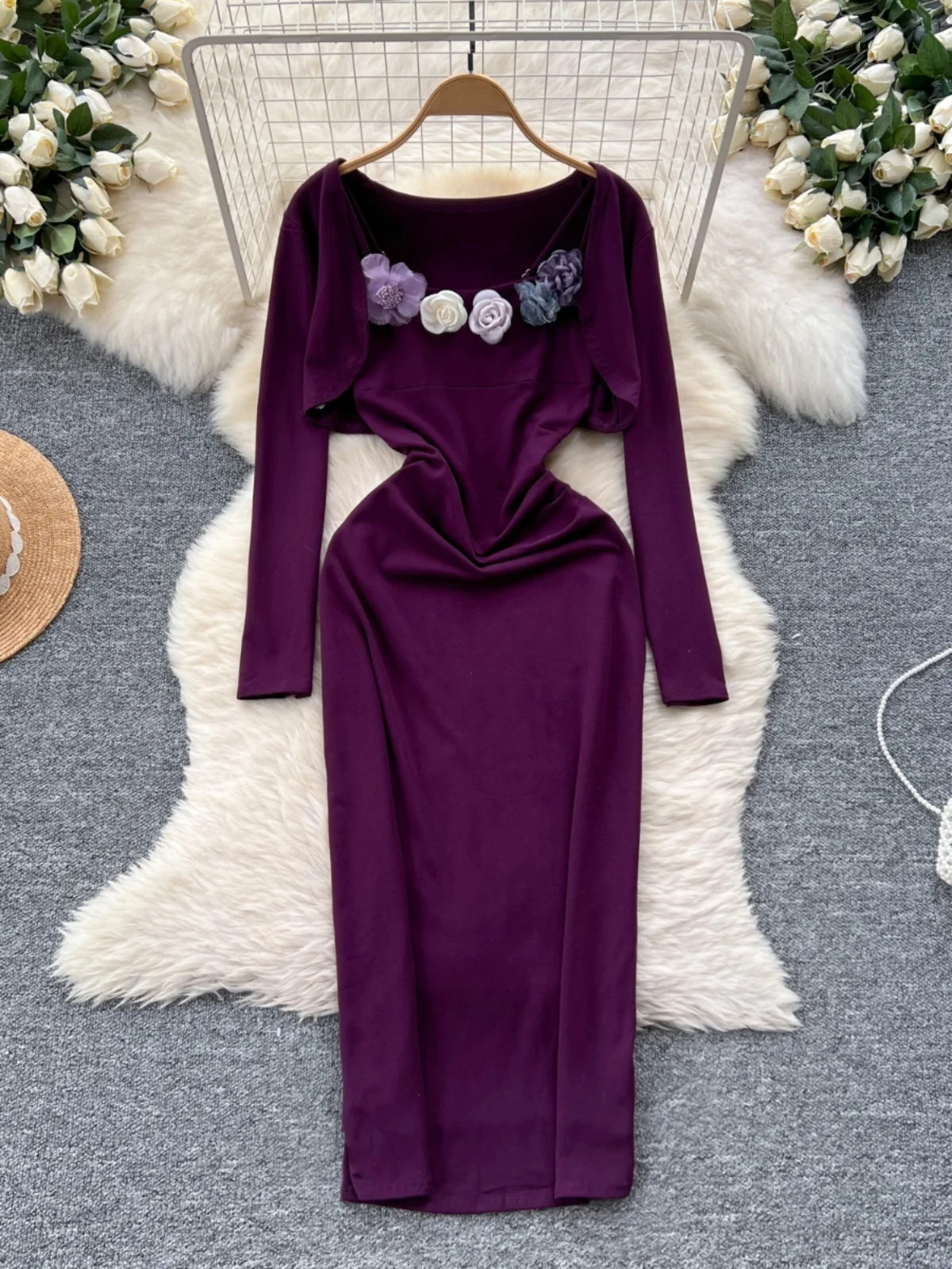 

Комплект из двух предметов: короткое платье с цветочным принтом и длинными рукавами, подчеркивающее талию, в элегантном женственном стиле, идеально для возраста 18-25 лет, Зима 2024