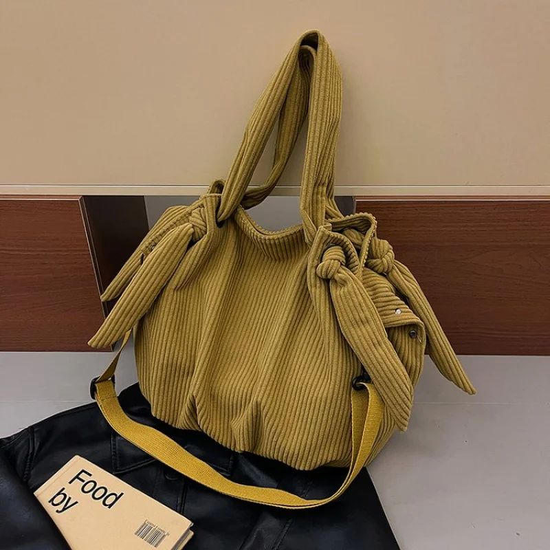 

Women's Shoulder Bag In Soft Leather Handbag Luxury Brand Famous Designer Classic Elegant Style With Chain Handle Glamorous