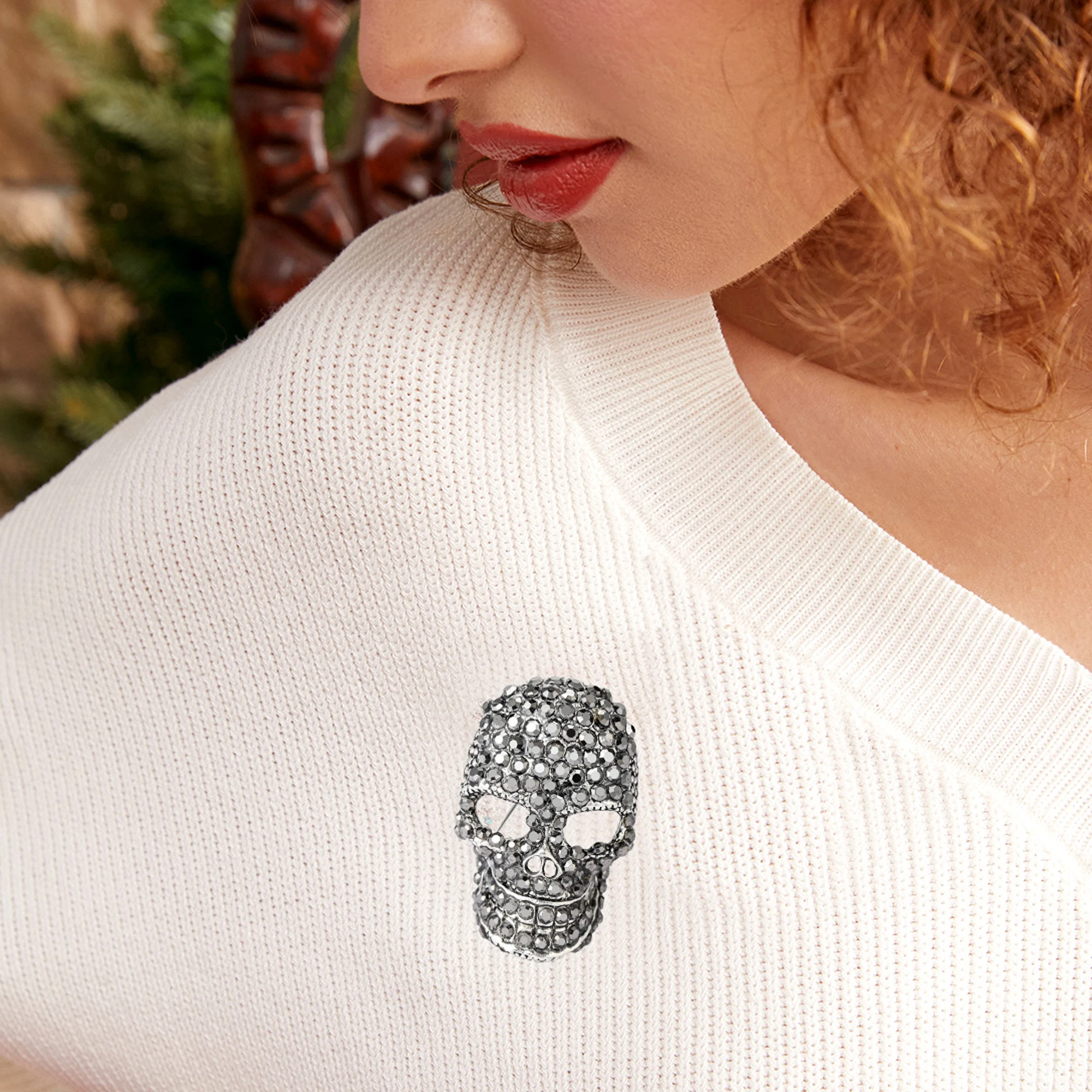 Halloween Fashion Rhinestone Skull Brooches for Women Face Pins Keychain Event Party New Gifts Jewelry Decoration Accessories