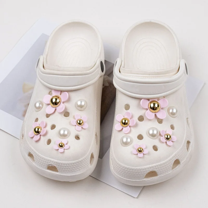 Best Selling Hole Shoes Charms Ready To Put on White Daisy Sunflower Combination Suit Shoe Buckle Girlish Shoes Accessories 2024