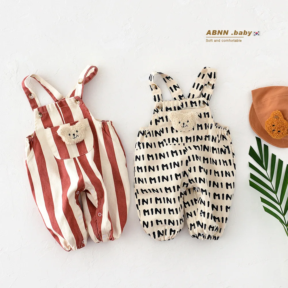 

Новинка весны 2025 года, корейский детский комбинезон с регулируемыми бретелями, полосатый комбинезон унисекс с буквенным принтом для младенцев