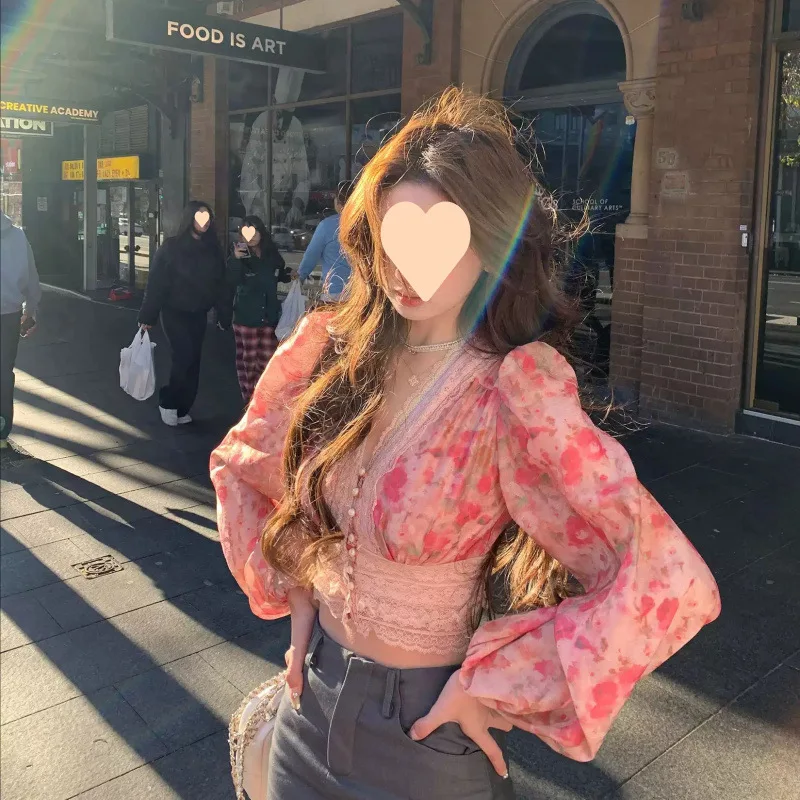 

Women's 2026 Spring New French Romantic Floral Print Lace Splicing V Neck Waist Cinching Long Sleeve Crop Blouse
