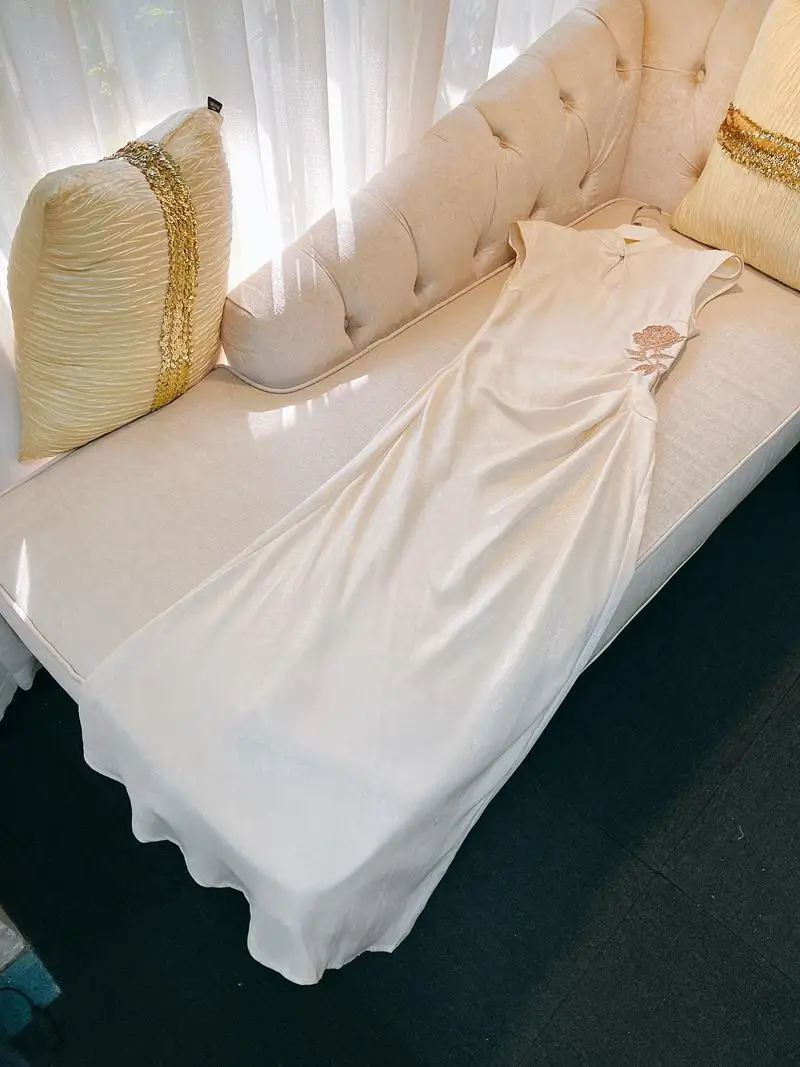 

Ele High-Waisted Slim-Fit Satin Embroidered Rose Fi-Tail Long Qipao Dr Chinese Sle ort Sve High Ne Gown