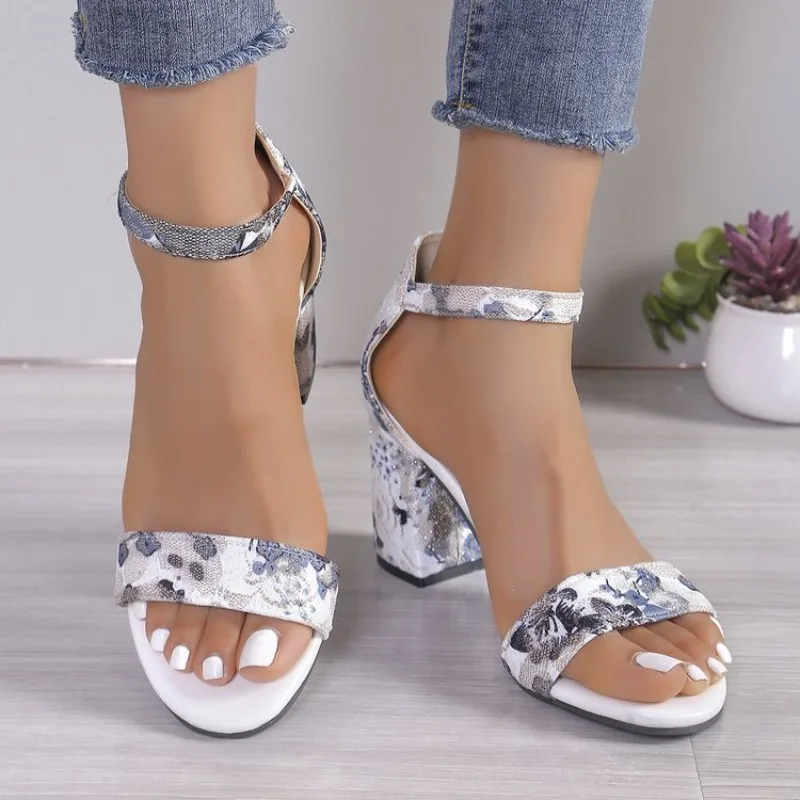 Summer New Chunky Sandals Women\'s Round Head Open Toe Printed Metal Buckle with A Line with Non-slip High Heels